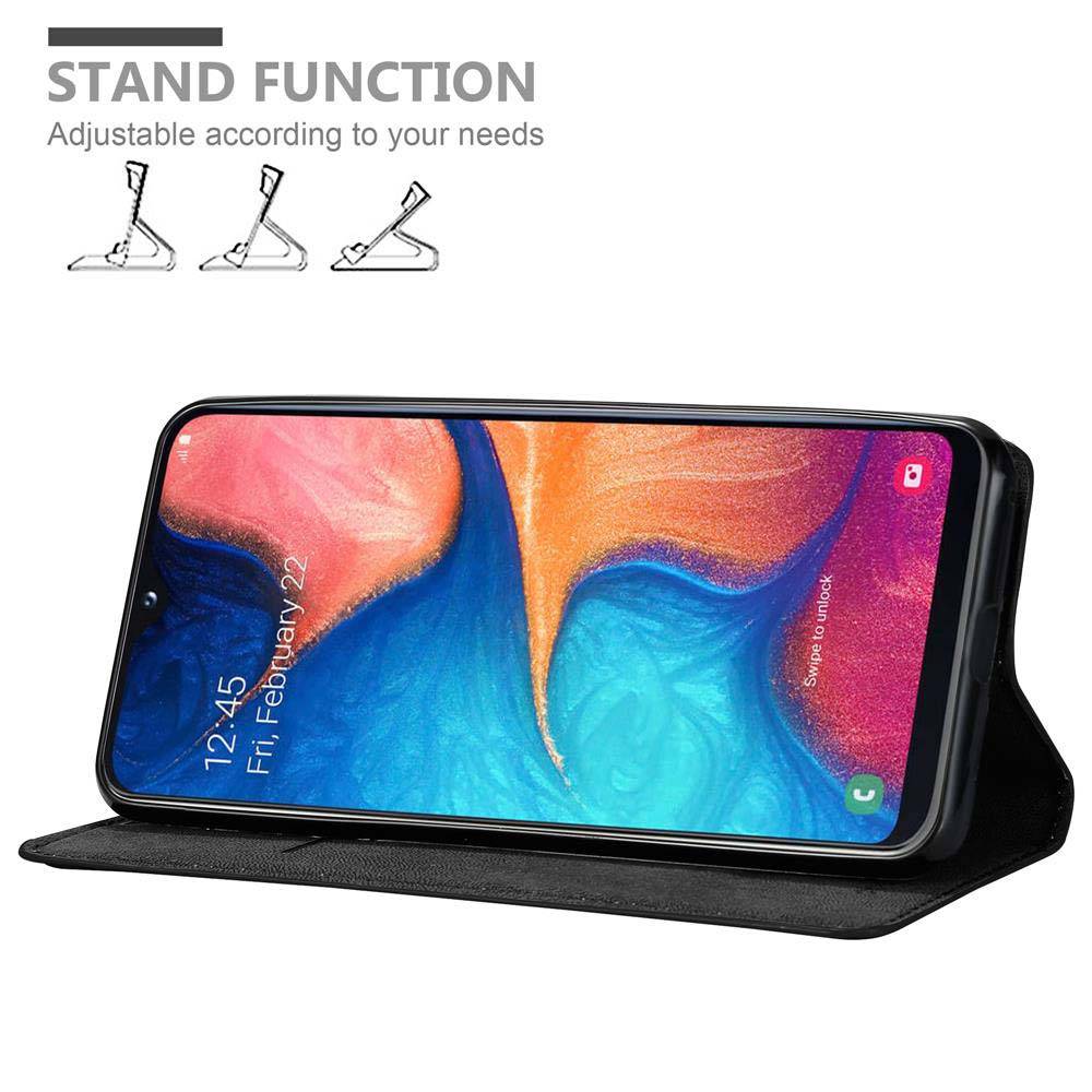 Cadorabo Hülle für Samsung Galaxy A10e / A20e Schutz Hülle in Schwarz Handyhülle Etui Case Cover Magnetverschluss