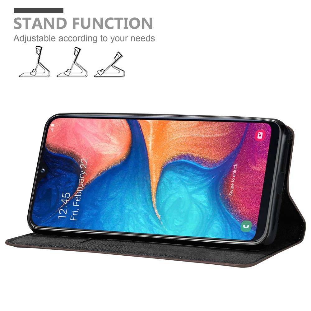 Cadorabo Hülle für Samsung Galaxy A10e / A20e Schutz Hülle in Braun Handyhülle Etui Case Cover Magnetverschluss