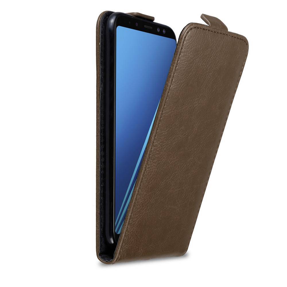 Cadorabo Hülle für Samsung Galaxy A8 2018 Schutz Hülle in Braun Flip Etui Handyhülle Case Cover