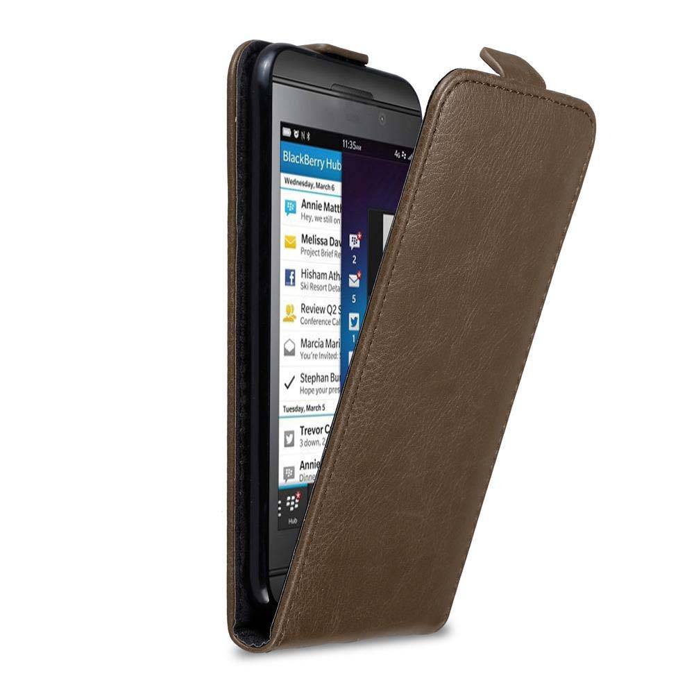 Cadorabo Hülle für Blackberry Z10 Schutz Hülle in Braun Flip Etui Handyhülle Case Cover