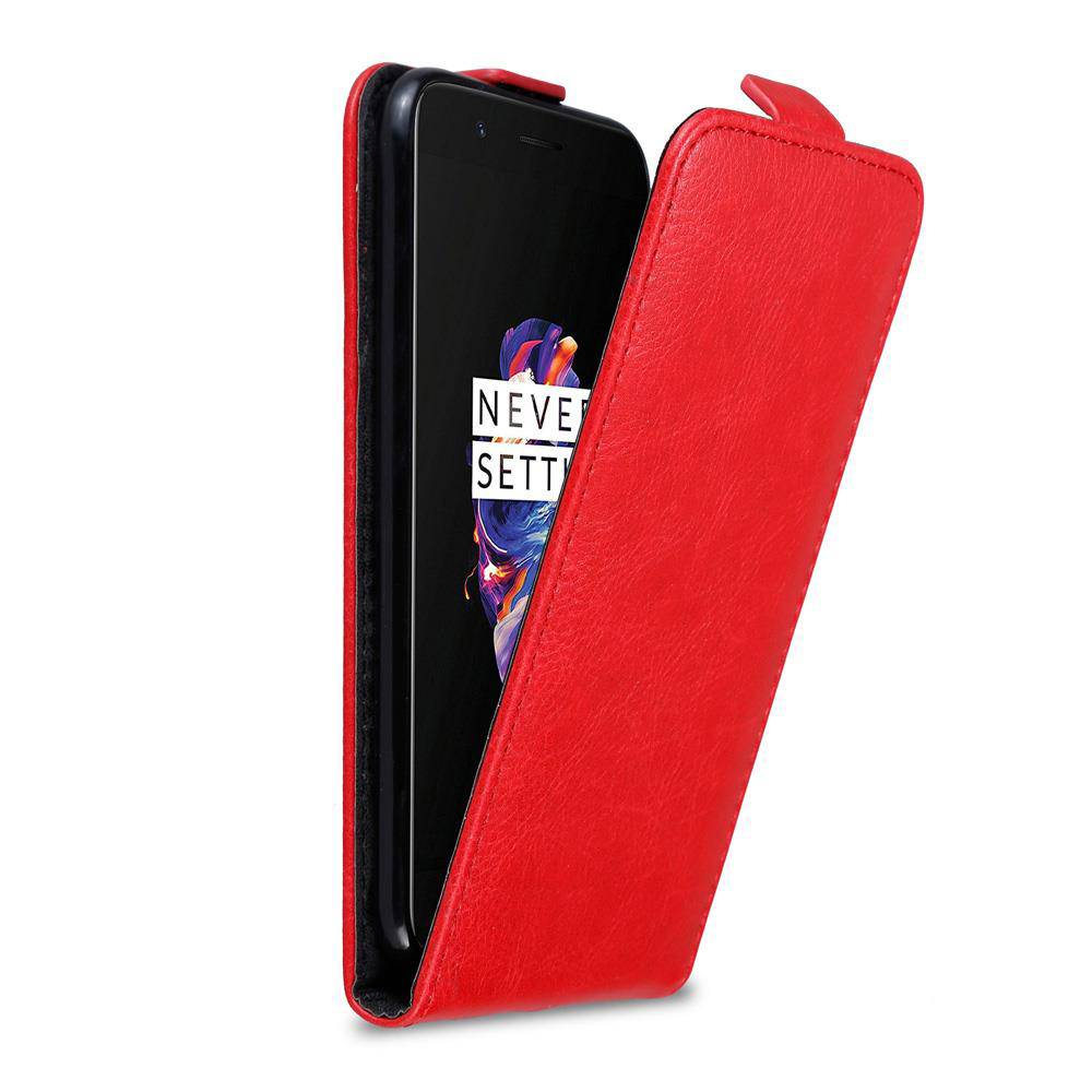 Cadorabo Hülle für OnePlus 5 Schutz Hülle in Rot Flip Etui Handyhülle Case Cover