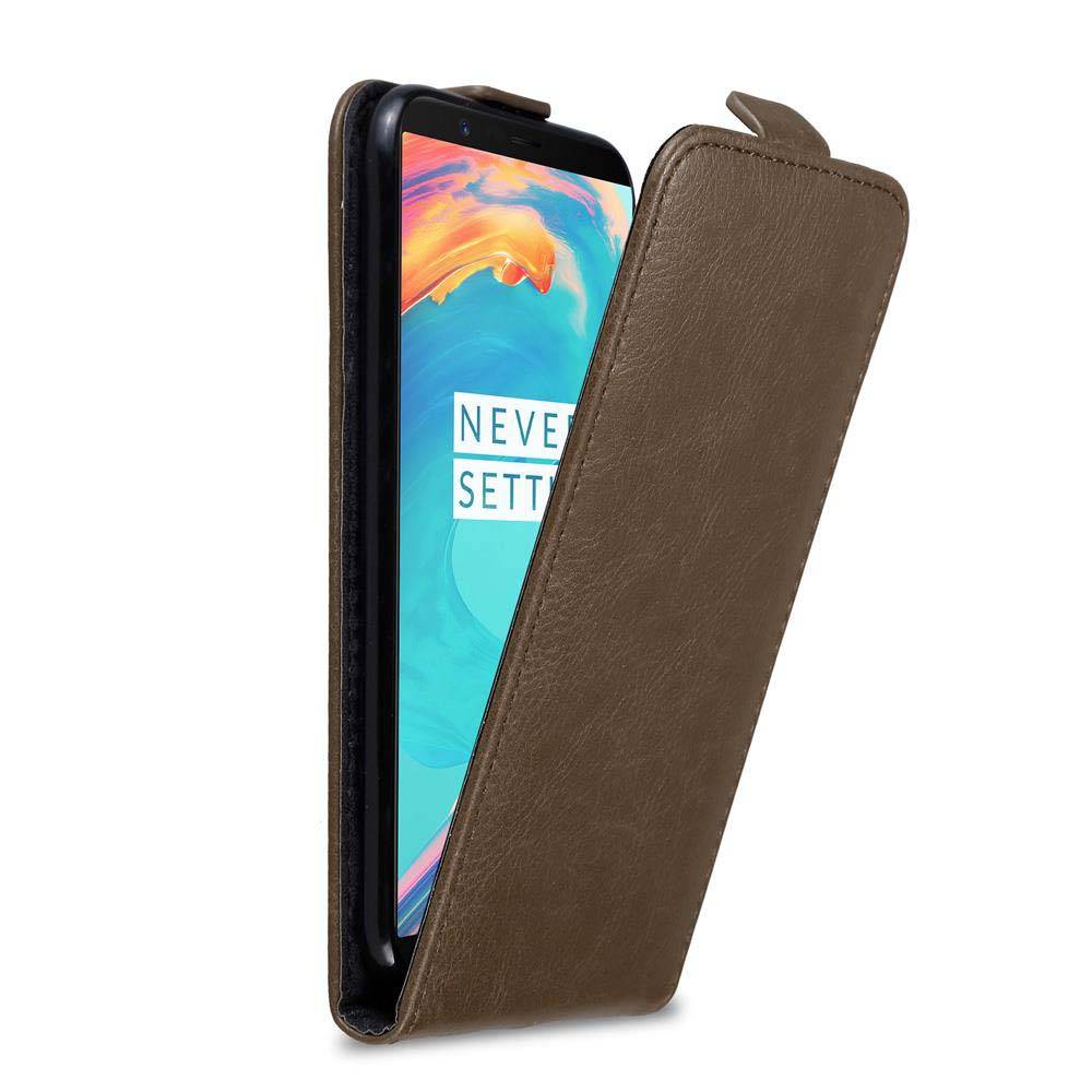 Cadorabo Hülle für OnePlus 5T Schutz Hülle in Braun Flip Etui Handyhülle Case Cover