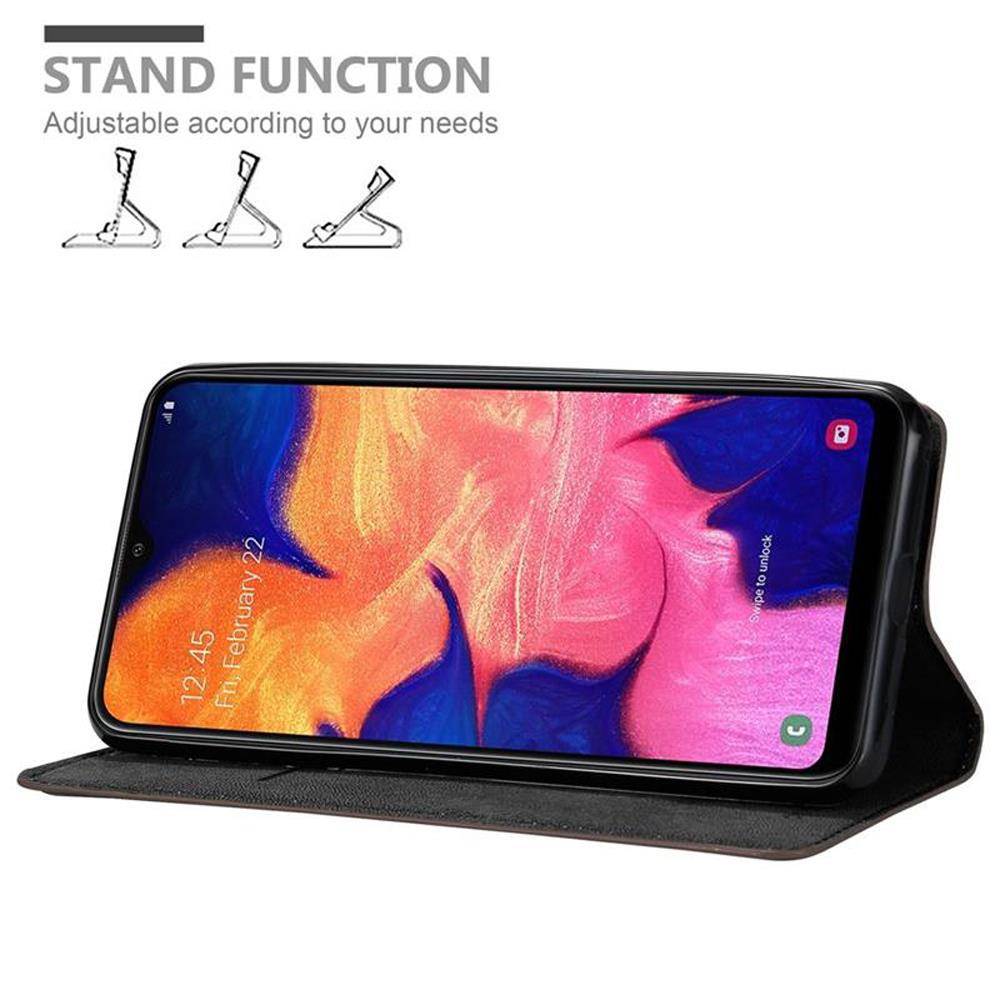 Cadorabo Hülle für Samsung Galaxy A10 / M10 Schutz Hülle in Braun Handyhülle Etui Case Cover Magnetverschluss