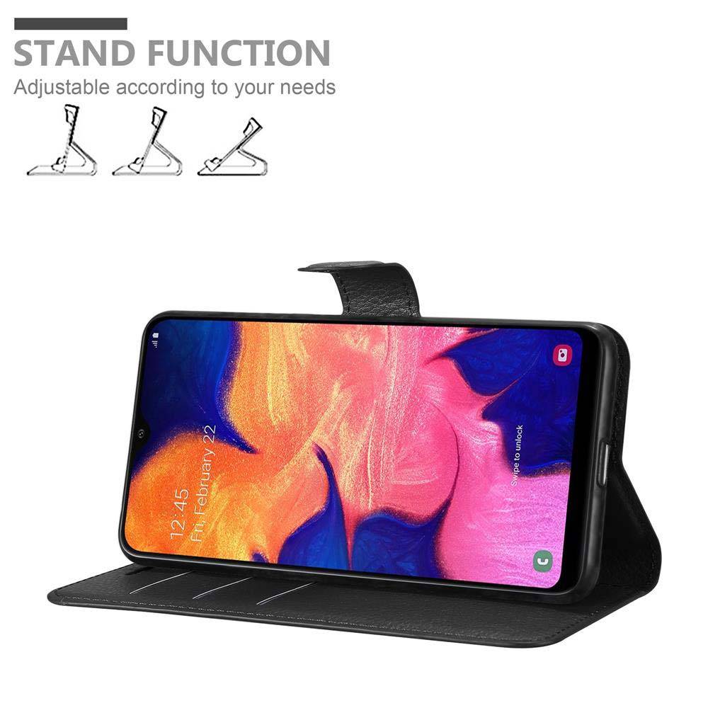 Cadorabo Hülle für Samsung Galaxy A10 / M10 Schutz Hülle in Schwarz Handyhülle Etui Case Cover Magnetverschluss