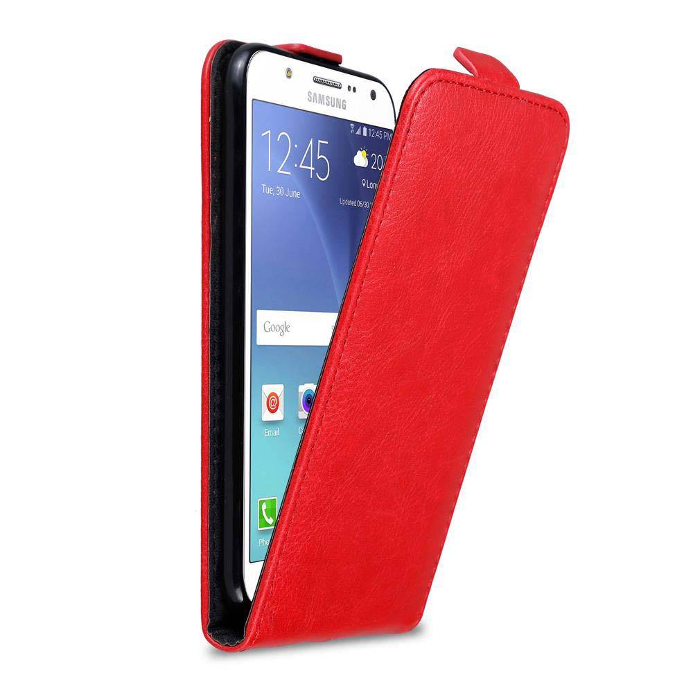 Cadorabo Hülle für Samsung Galaxy J7 2015 Schutz Hülle in Rot Flip Etui Handyhülle Case Cover