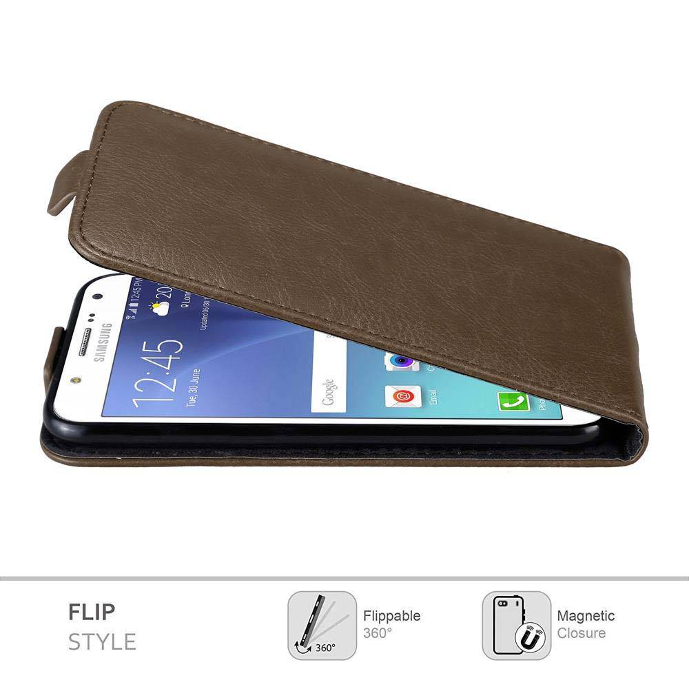 Cadorabo Hülle für Samsung Galaxy J7 2015 Schutz Hülle in Braun Flip Etui Handyhülle Case Cover