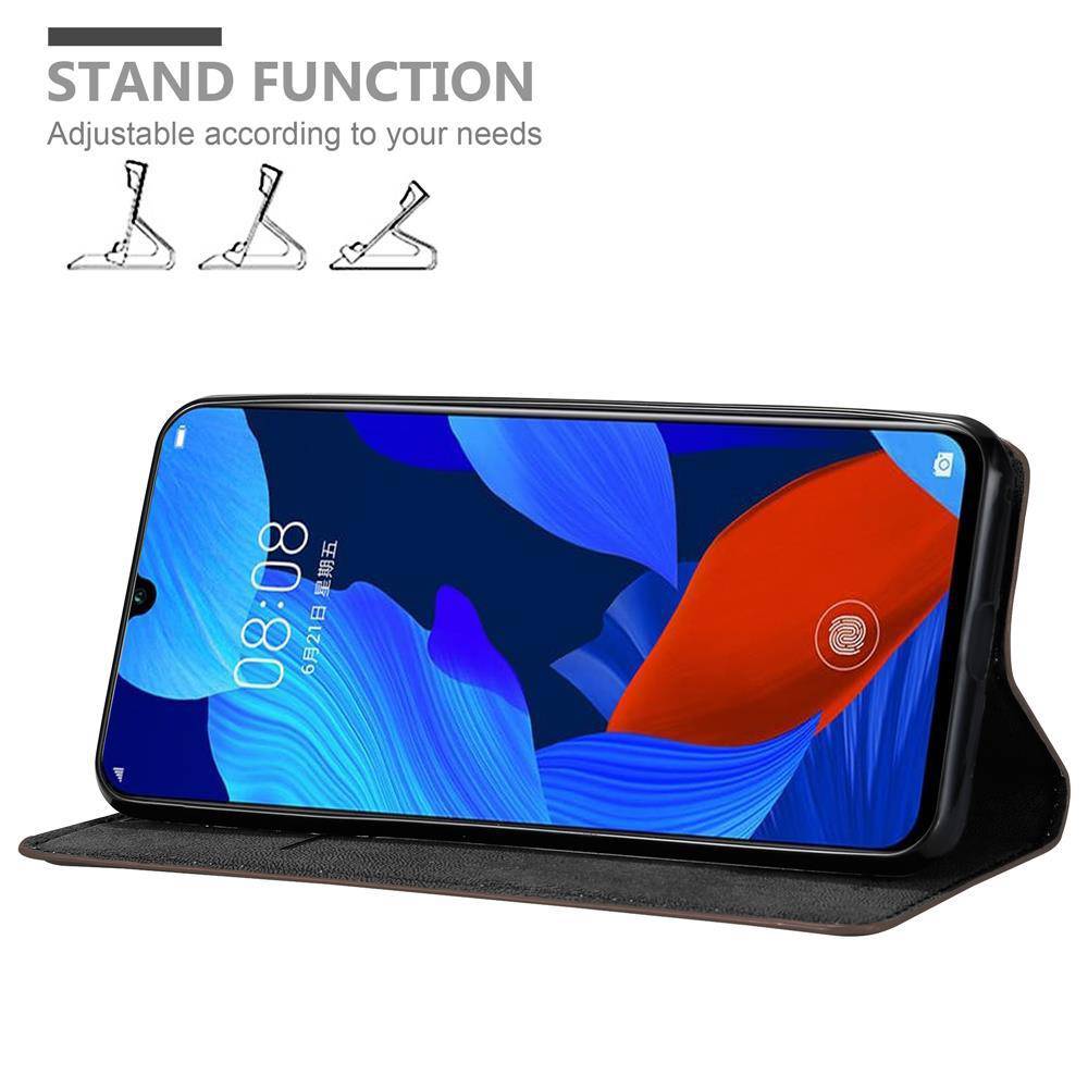 Cadorabo Hülle für Huawei NOVA 5 / 5 PRO Schutz Hülle in Braun Handyhülle Etui Case Cover Magnetverschluss