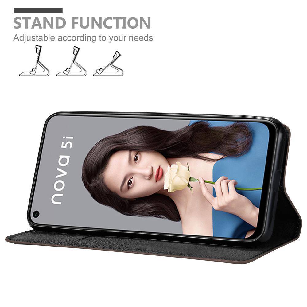 Cadorabo Hülle für Huawei NOVA 5i / P20 LITE 2019 Schutz Hülle in Braun Handyhülle Etui Case Cover Magnetverschluss