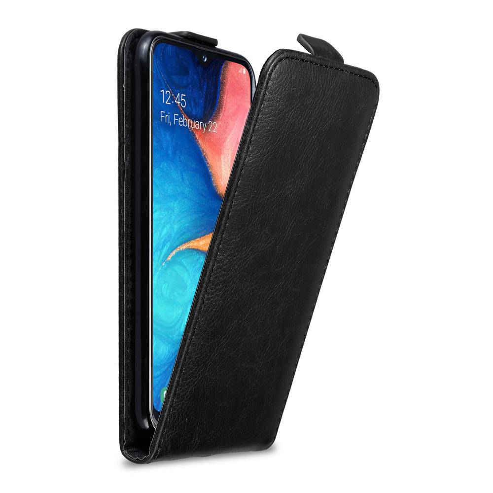 Cadorabo Hülle für Samsung Galaxy A10e / A20e Schutz Hülle in Schwarz Flip Etui Handyhülle Case Cover