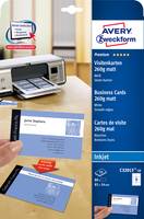 Avery Zweckform Inkjet-Visitenkartenpapier-Packung neben einem Drucker, mit gedruckten Visitenkartenmusterbeispielen und einer Hand, die eine Karte hält.