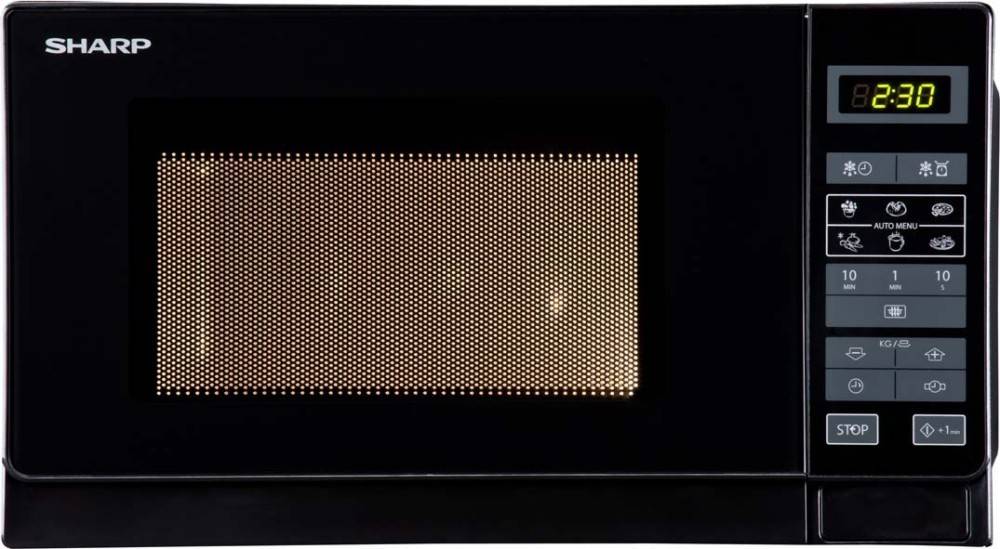 Ein Mikrowellenherd mit geschlossener Tür, bei dem das Innere beleuchtet ist und andeutet, dass er in Betrieb ist.