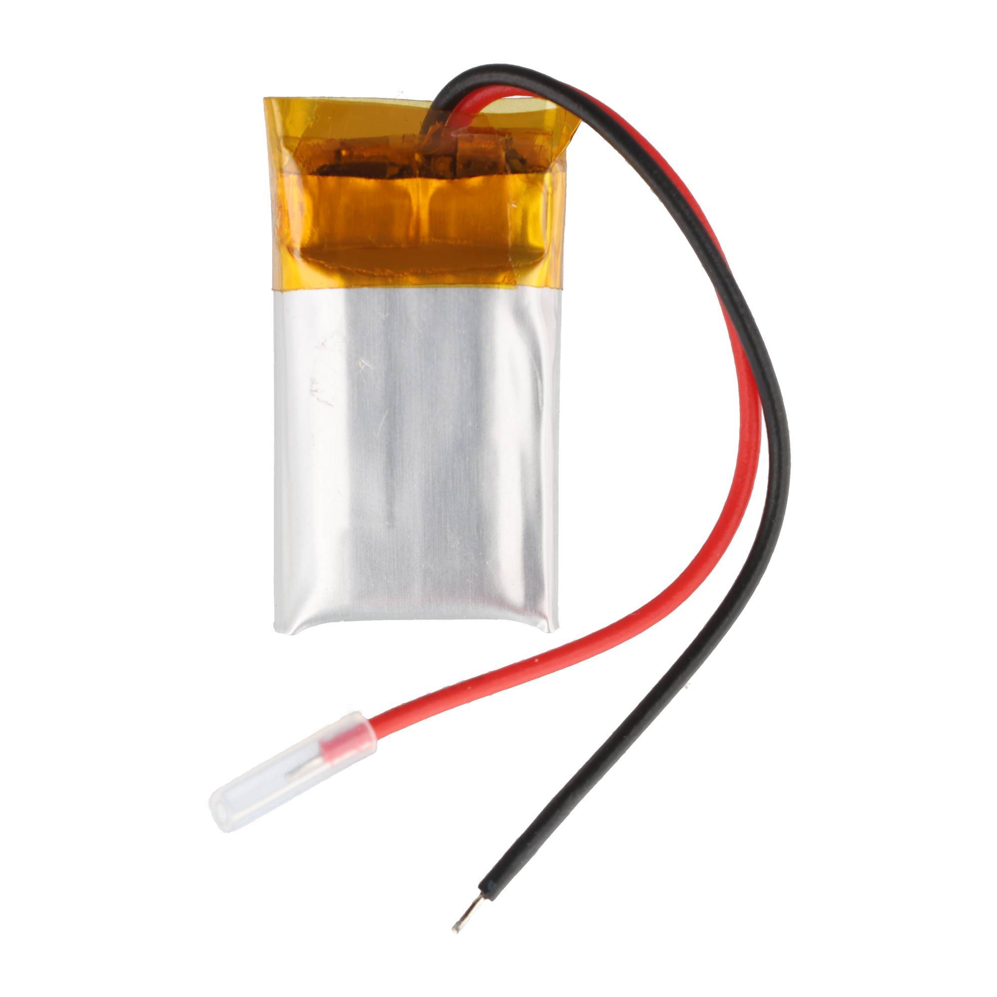 Kleine silberne Lithium-Polymer-Batterie mit roten und schwarzen Kabeln und Stecker auf weißem Hintergrund