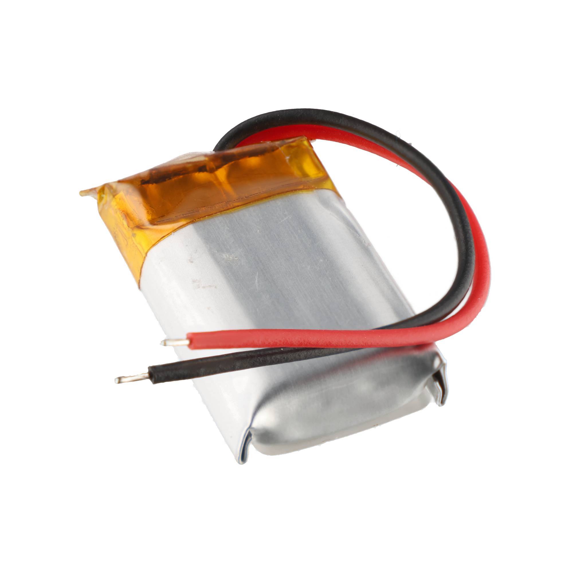 Kleine silberne Lithium-Polymer-Batterie mit roten und schwarzen Drähten auf weißem Hintergrund.