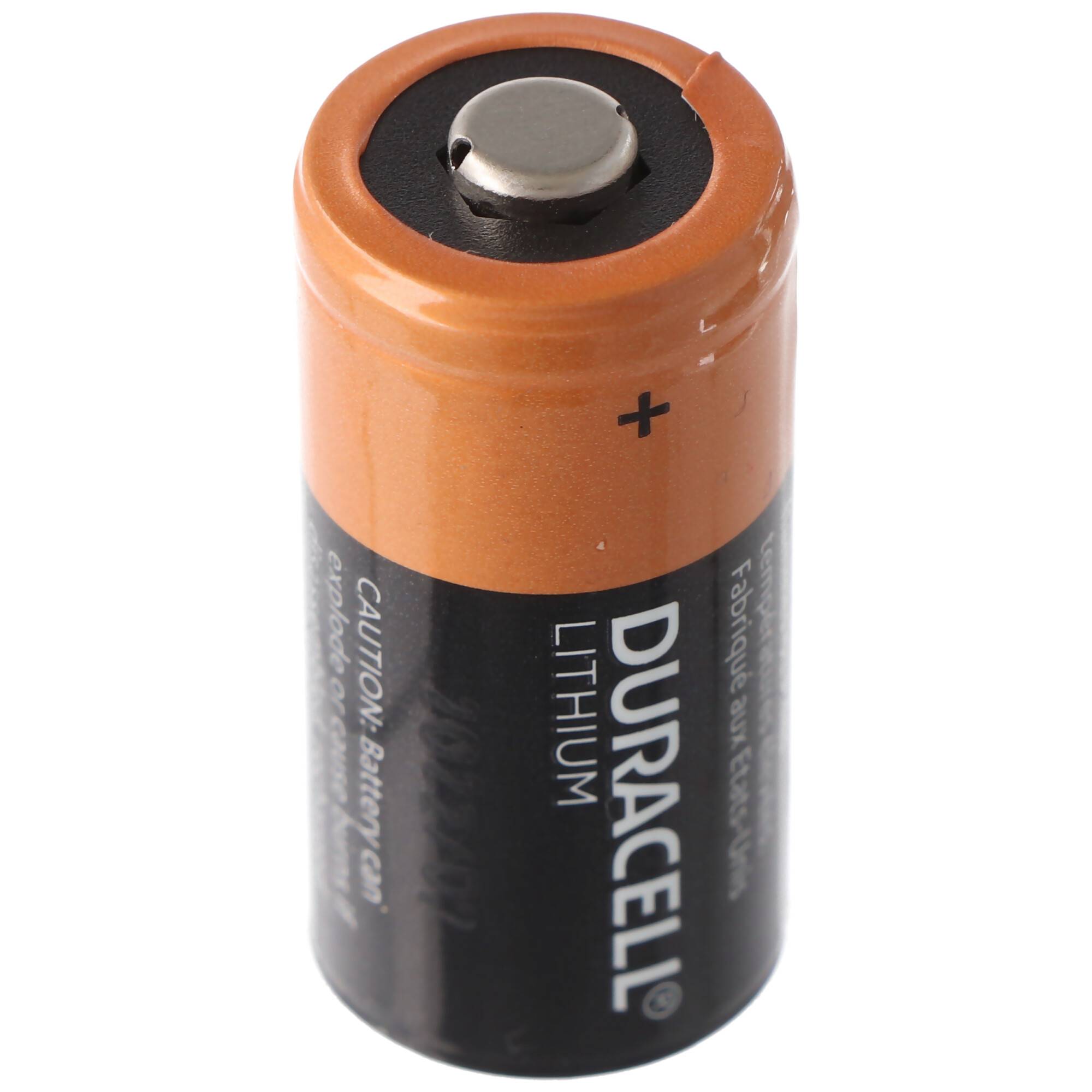 Eine aufrecht stehende Duracell-Lithiumbatterie mit sichtbarem Pluspol und Pluszeichen.