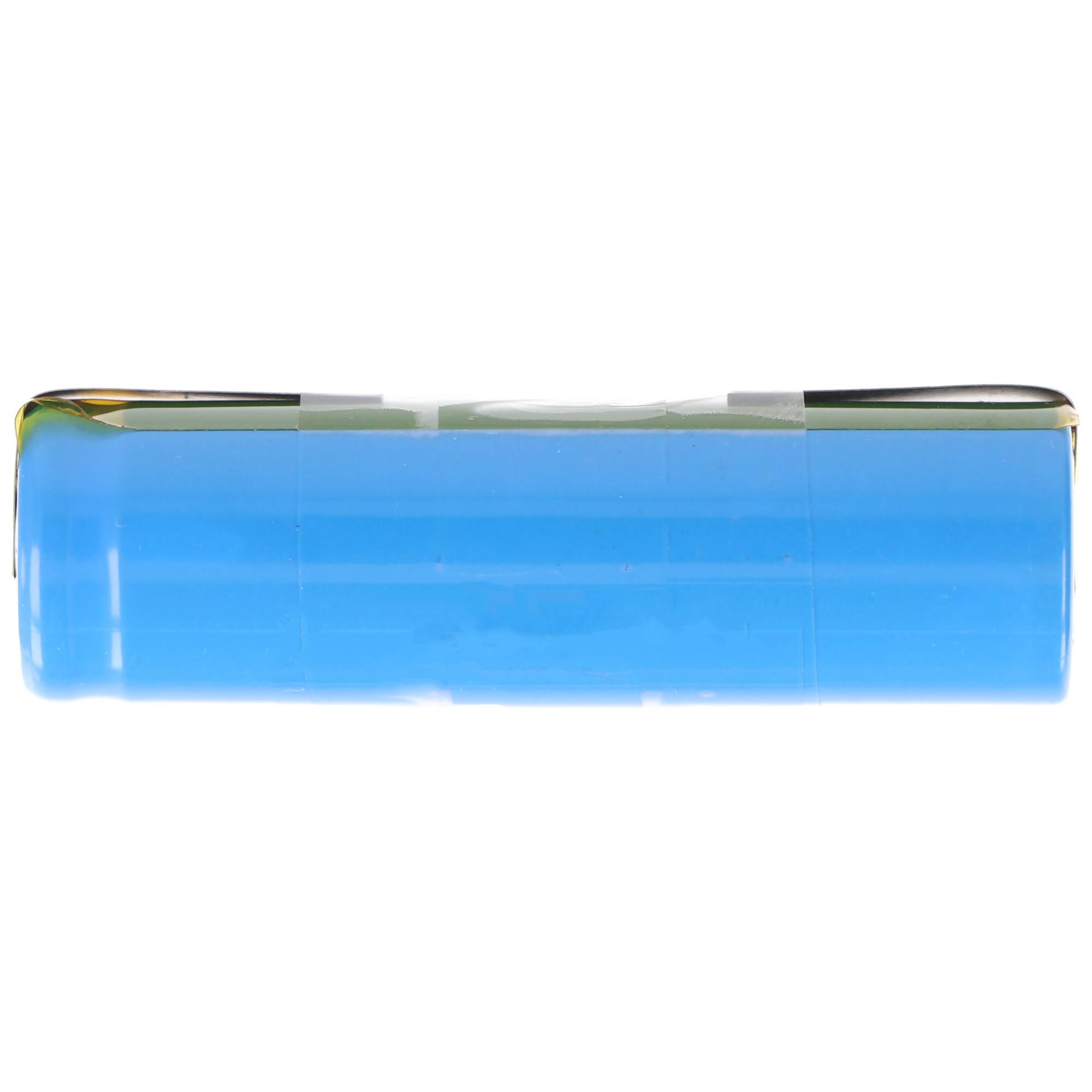 Blaue zylindrische Batteriezelle auf weißem Hintergrund, umwickelt mit blauer Schrumpffolie mit freigelegten Metallanschlüssen.