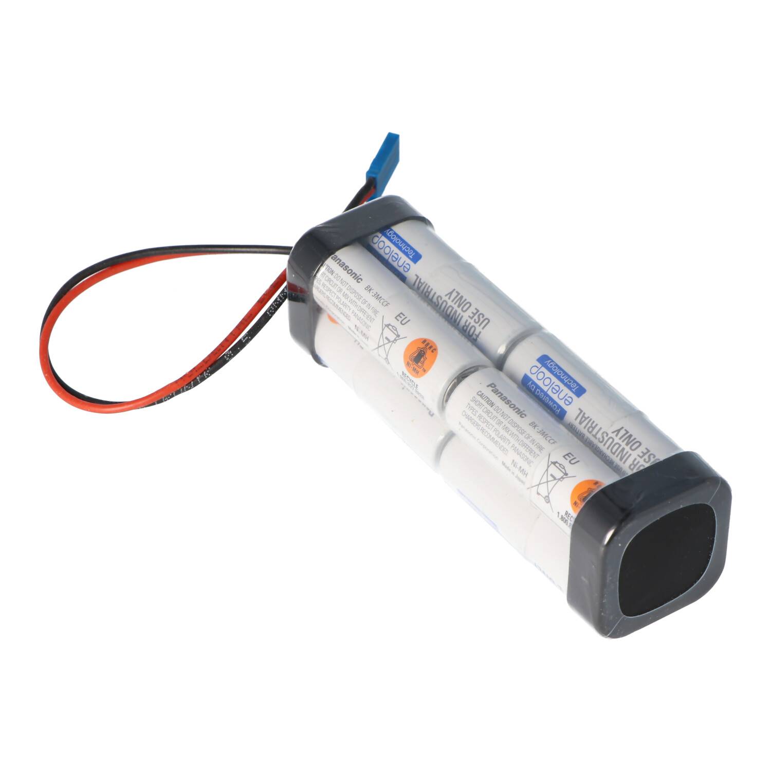 Zylindrisches Batteriepack mit angebrachten roten und schwarzen Kabeln und Steckerverbindung auf weißem Hintergrund.
