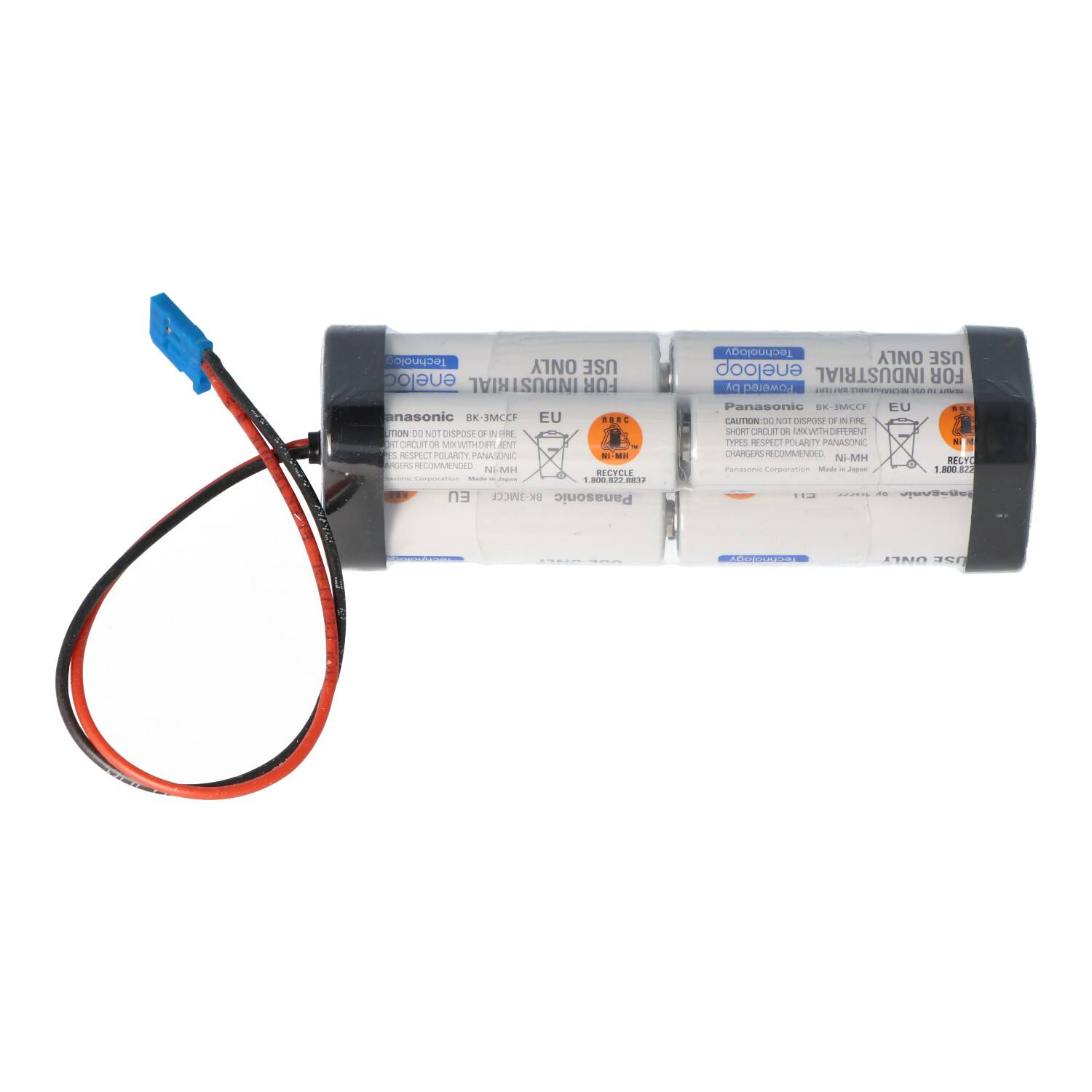 Zwei zylindrische wiederaufladbare Batteriezellen, die durch rote und schwarze Drähte mit einem blauen Steckverbinder verbunden sind.