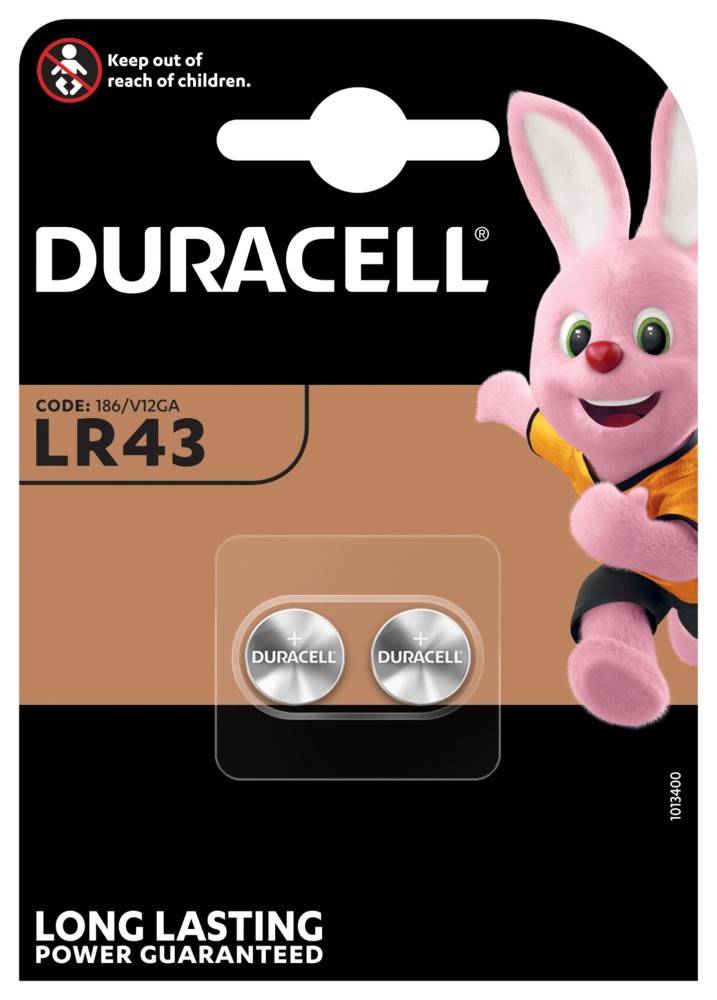 Eine Duracell-Batteriepackung mit zwei LR43-Batterien und einem rosa Hasen-Maskottchen auf der rechten Seite.