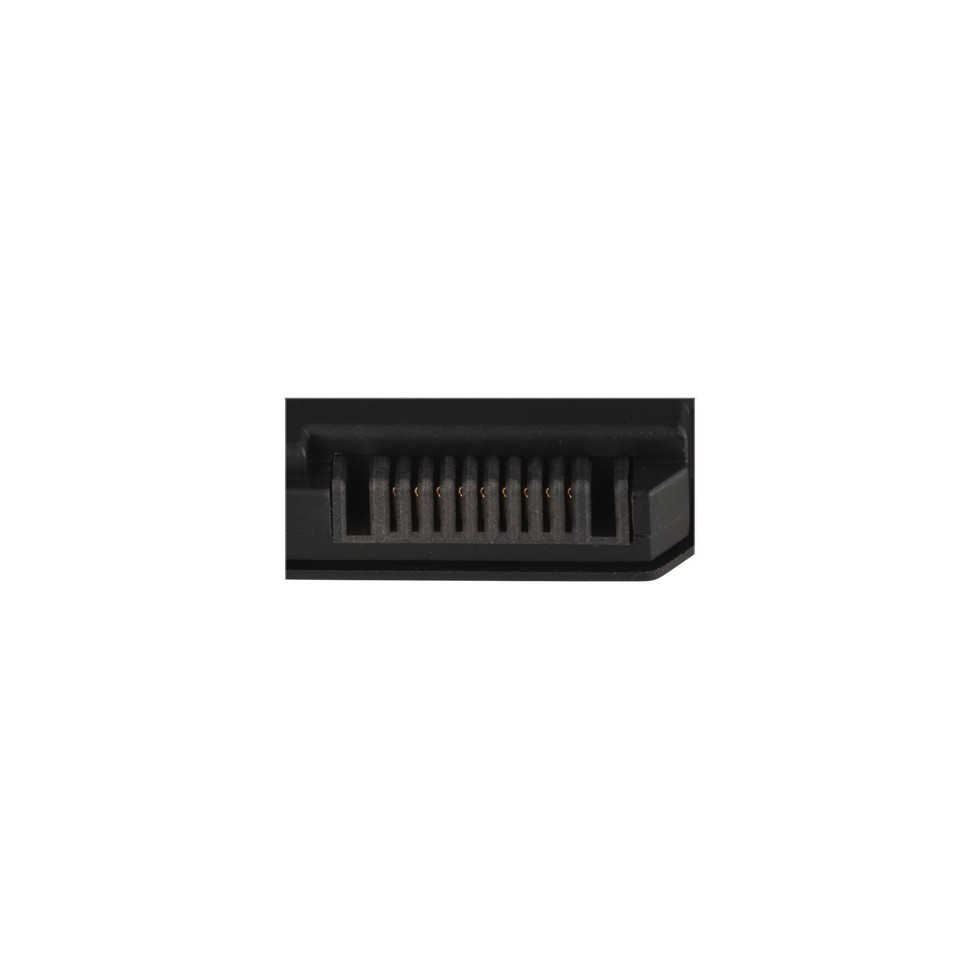 Nahaufnahme eines schwarzen rechteckigen elektronischen Stecker-Anschlusses mit mehreren Metallstiften im Inneren, dargestellt auf weißem Hintergrund.