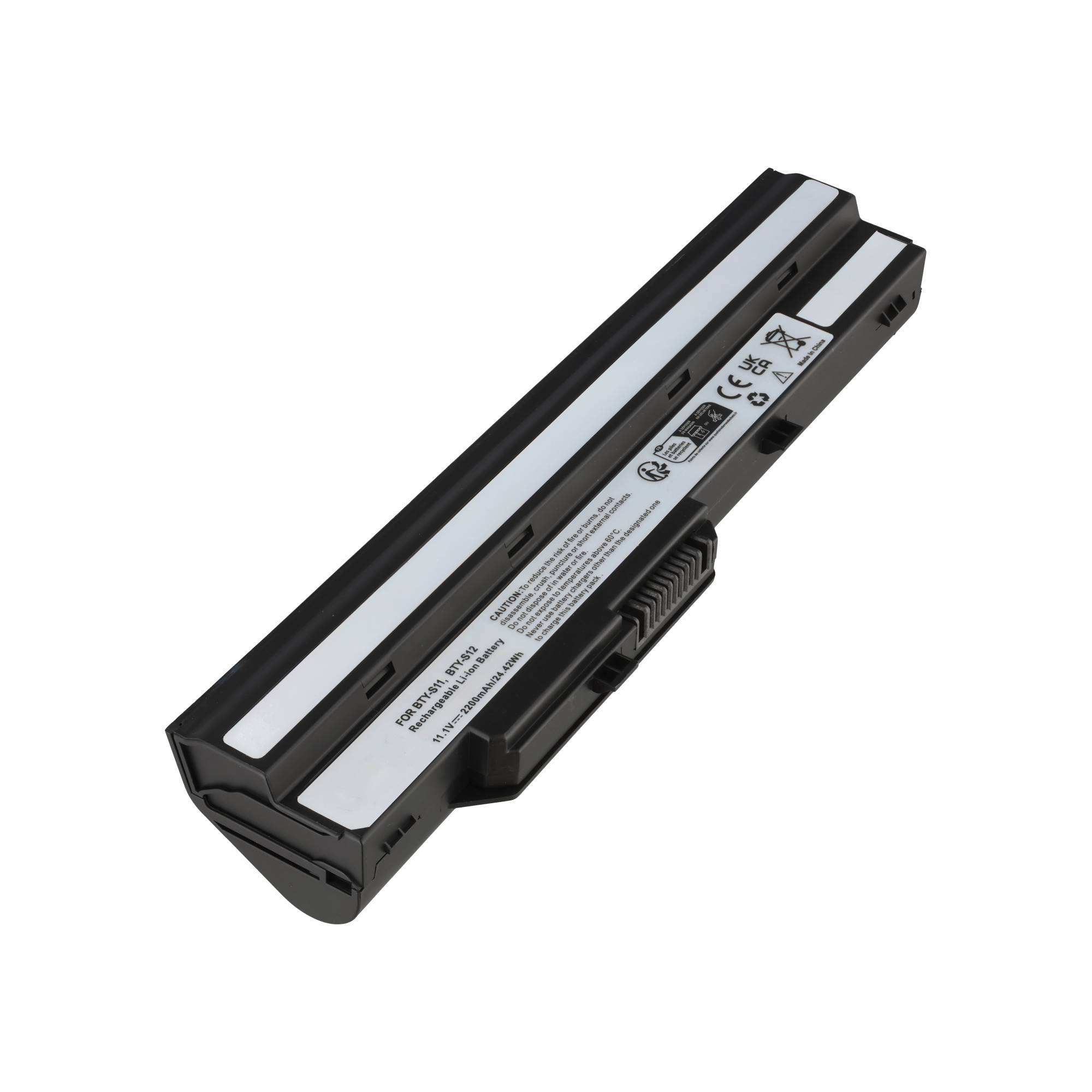 Schwarzes Laptop-Akkupaket, isoliert dargestellt, mit sichtbarem weißem Etikett und Steckkontakten.