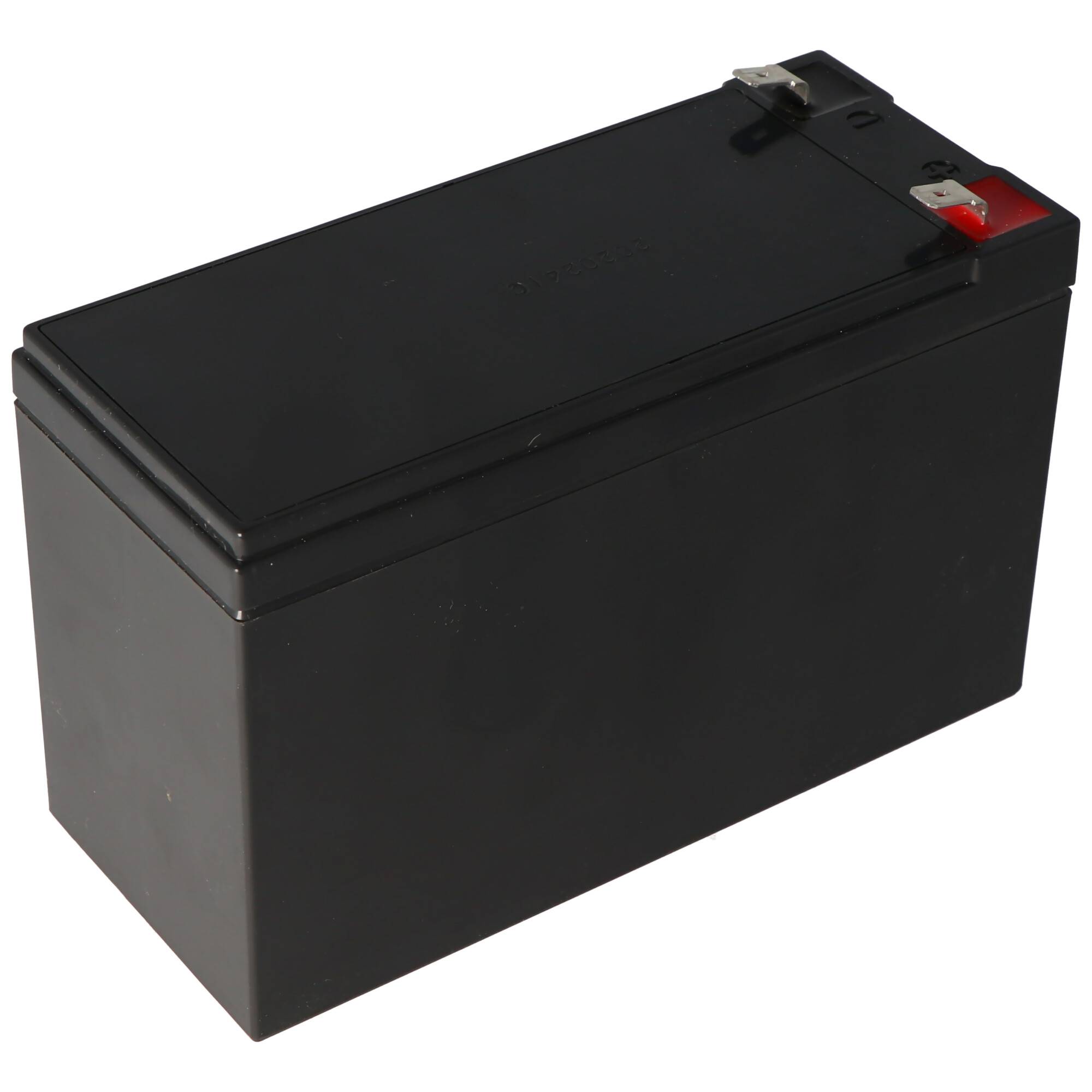 Versiegelte Bleisäurebatterie in Schwarz mit roten und silbernen Anschlussverbindern oben, gezeigt auf weißem Hintergrund.