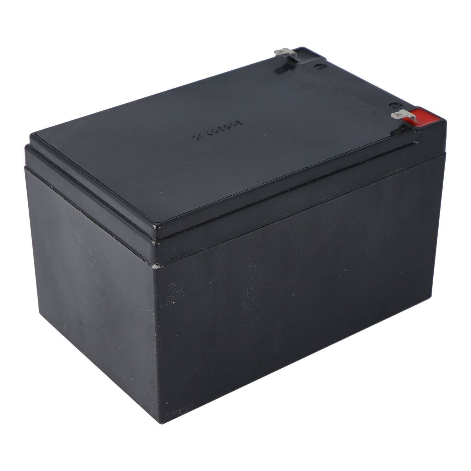 Schwarze rechteckige versiegelte Batterie mit Anschlüssen oben, auf weißem Hintergrund gezeigt.