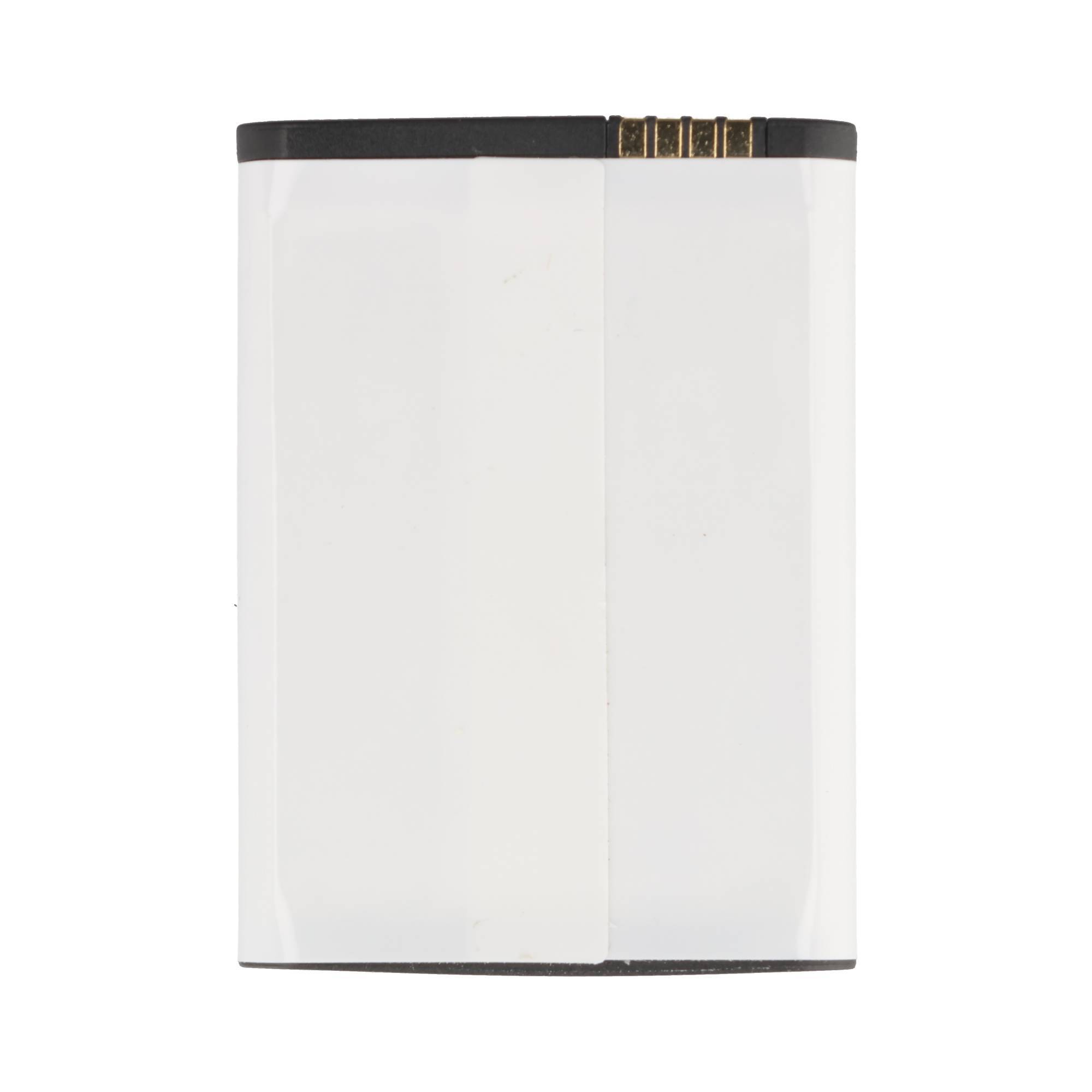 Weißes rechteckiges Batterieset mit schwarzen ober- und unterkanten, dargestellt isoliert auf einfachem hintergrund.