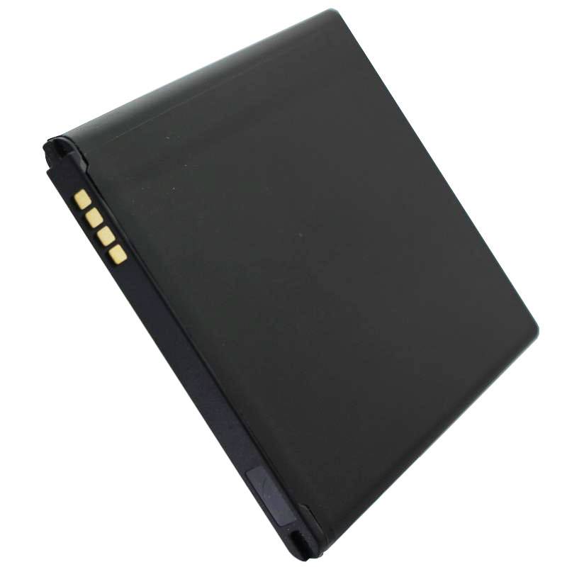 Schwarzes wiederaufladbares Batteriepack mit vier goldenen Kontaktklemmen auf einer Seite