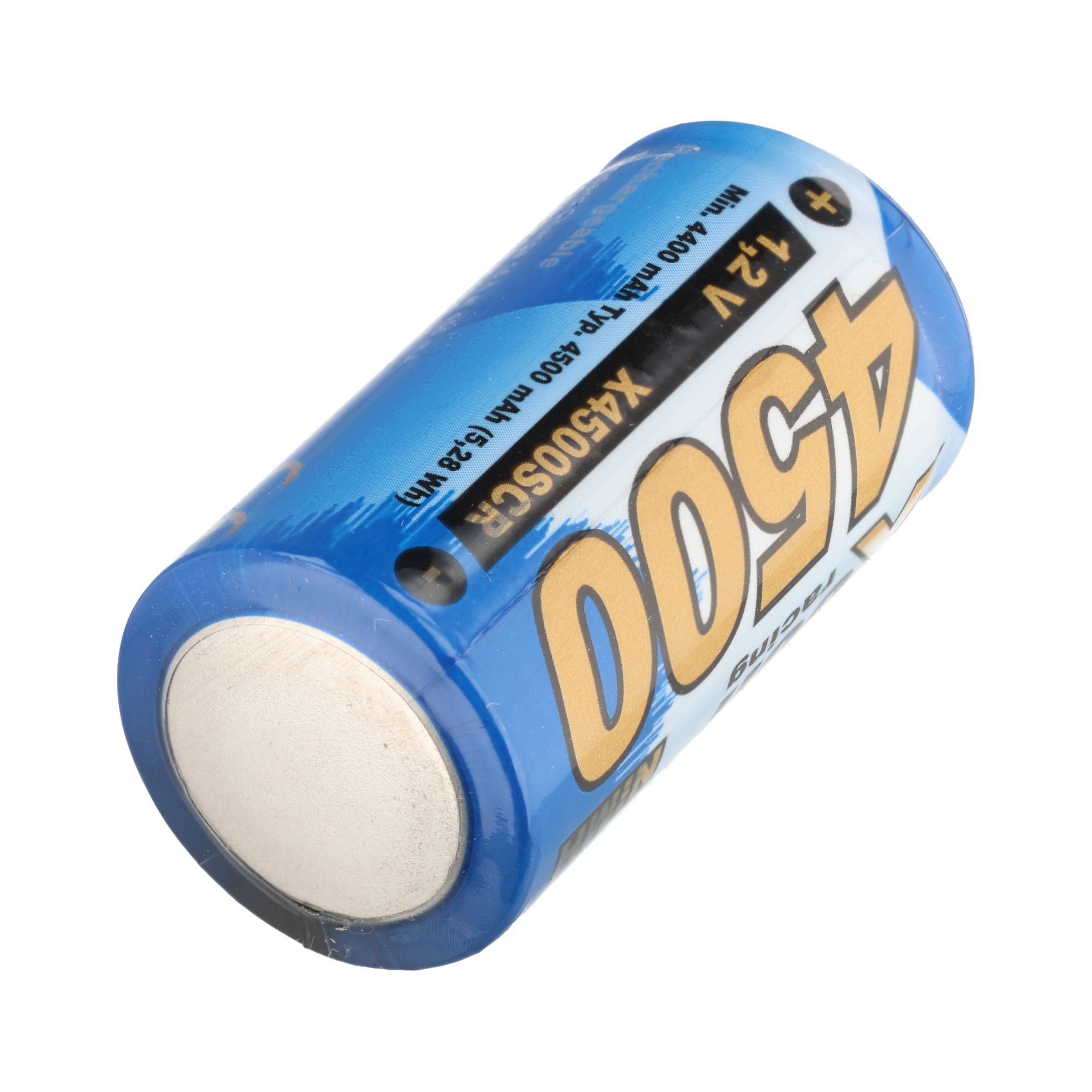 Blaue 4.500-mAh-Akkuladebatterie in Nahaufnahme auf weißem Hintergrund, mit den Bezeichnungen 12V und 4500.