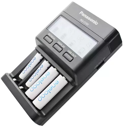 Panasonic eneloop Ladegerät BQ-CC65 inkl. LCD-Display, 4 eneloop Standard AAA Micro und AccuCell Akkubox Blue Panasonic eneloop Ladegerät BQ-CC65 inkl. LCD-Display, 4 eneloop Standard AAA Micro und AccuCell Akkubox Blue