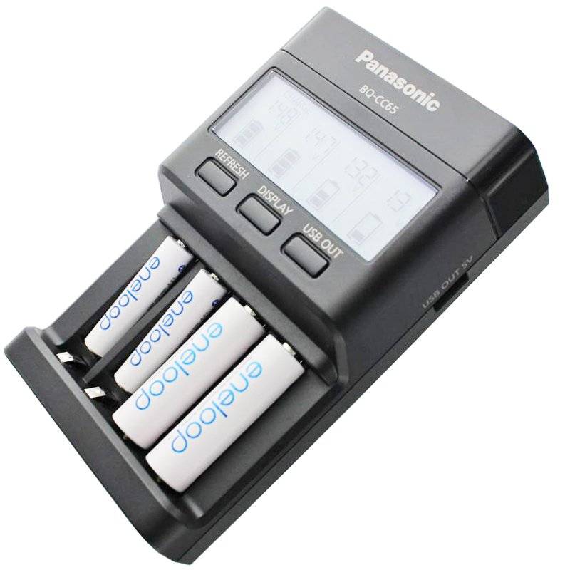 Panasonic eneloop Pro Top-Ladegerät BQ-CC65 inkl. LCD-Display und AccuCell Akkubox Blue