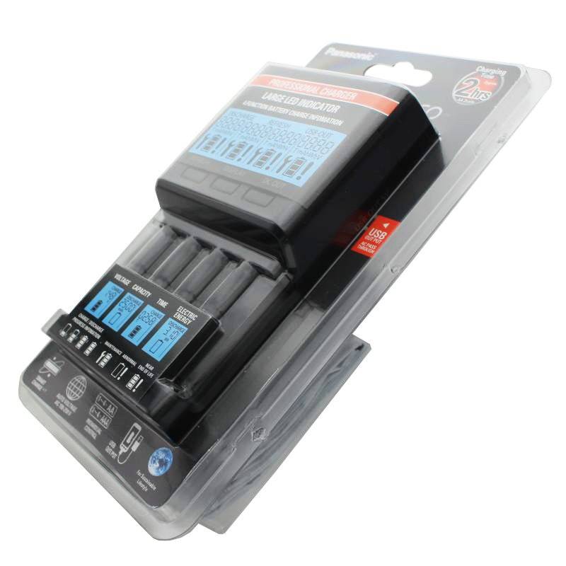 Panasonic eneloop Ladegerät BQ-CC65 inkl. LCD-Display, 4 eneloop Standard AAA Micro und AccuCell Akkubox Blue