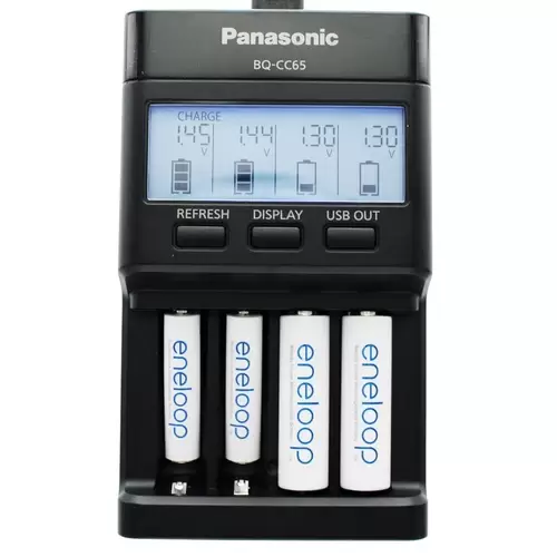 Panasonic eneloop Ladegerät BQ-CC65 inkl. LCD-Display, 8 eneloop Standard AA Mignon und AccuCell Akkubox Blue Panasonic eneloop Ladegerät BQ-CC65 inkl. LCD-Display, 8 eneloop Standard AA Mignon und AccuCell Akkubox Blue