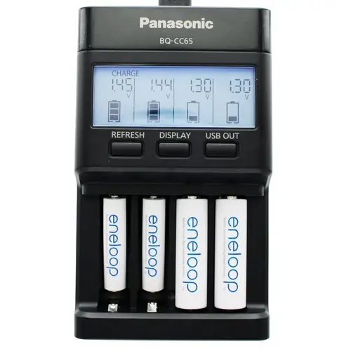 Panasonic eneloop Ladegerät BQ-CC65 inkl. LCD-Display, 4 eneloop Standard AAA Micro und AccuCell Akkubox Blue Panasonic eneloop Ladegerät BQ-CC65 inkl. LCD-Display, 4 eneloop Standard AAA Micro und AccuCell Akkubox Blue