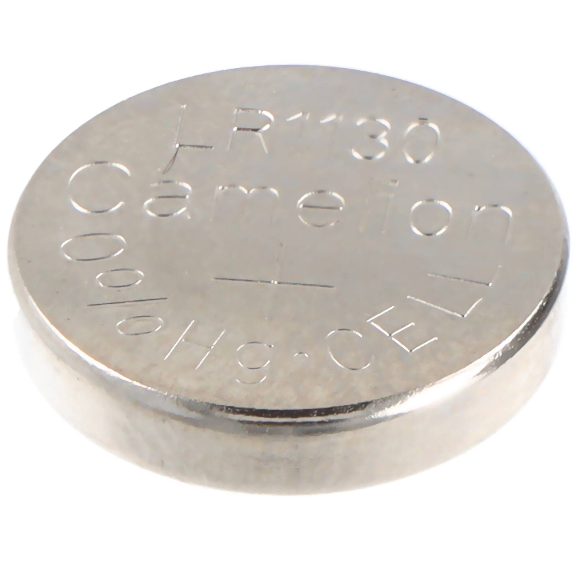 Nahaufnahme einer silbernen CR1632 3V Lithium-Knopfzelle mit graviertem Text auf weißem Hintergrund.