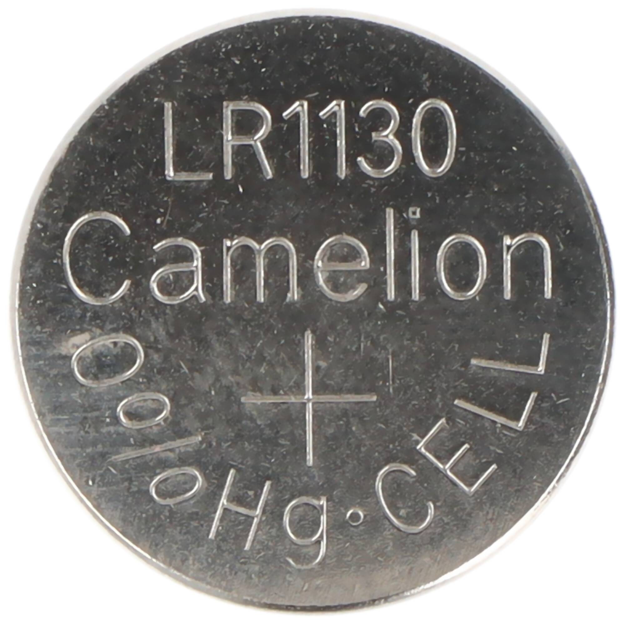 Nahaufnahme einer Camelion LR1130 Knopfzellenbatterie, beschriftet mit „LR1130