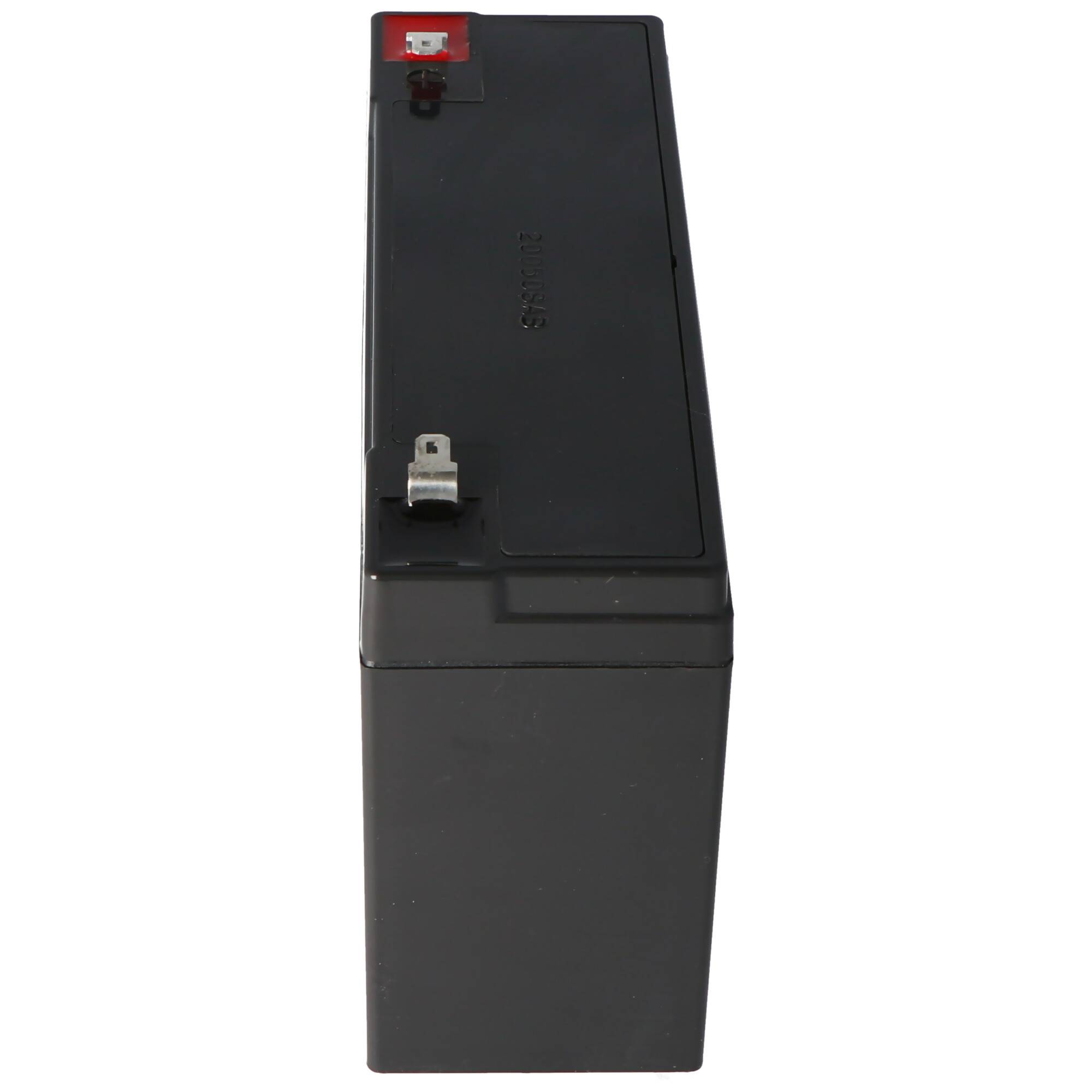 Schwarze rechteckige versiegelte Batterie mit roten und silbernen Anschlüssen auf weißem Hintergrund.