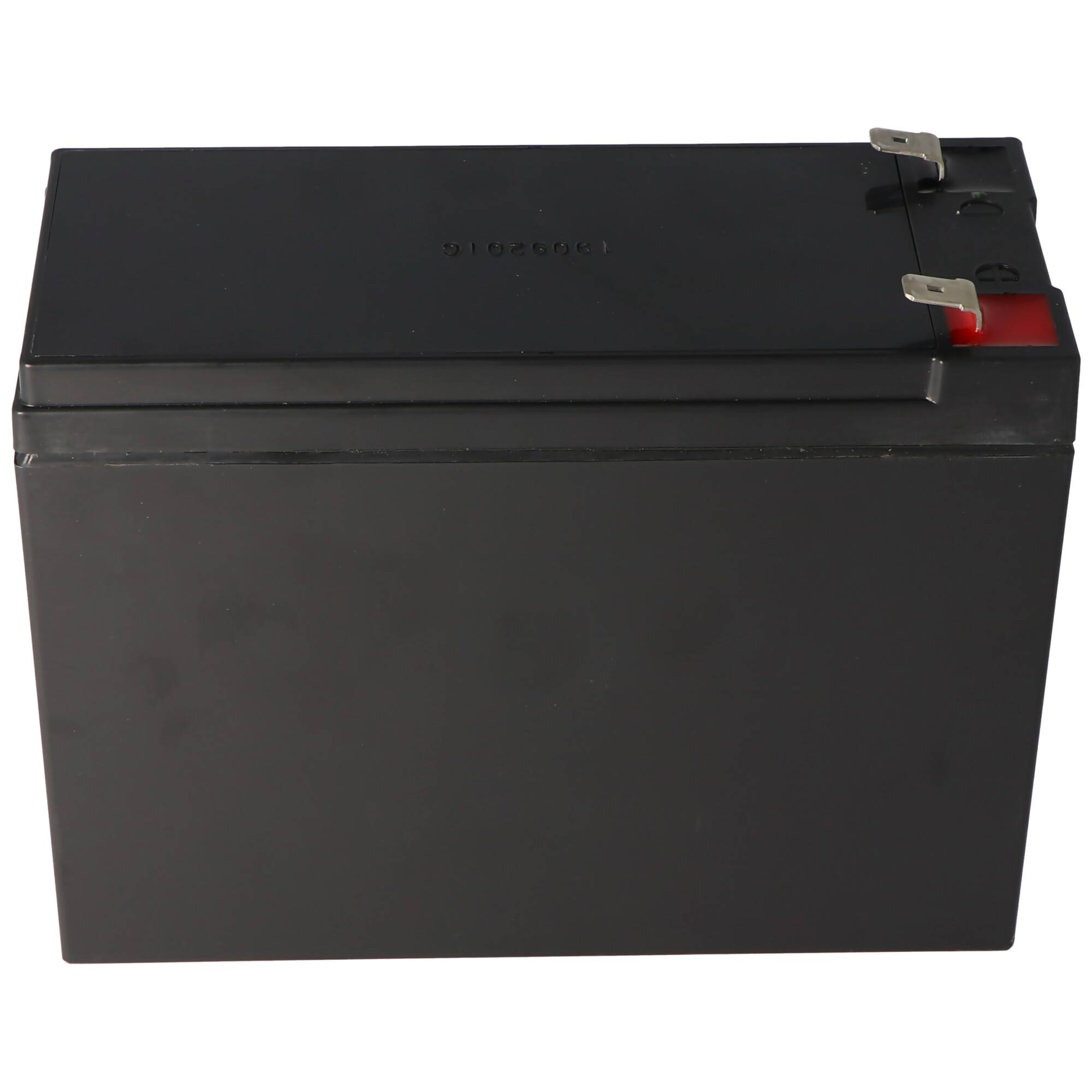 Schwarze rechteckige versiegelte Blei-Säure-Batterie mit zwei Metallklemmen oben, isoliert auf weißem Hintergrund.