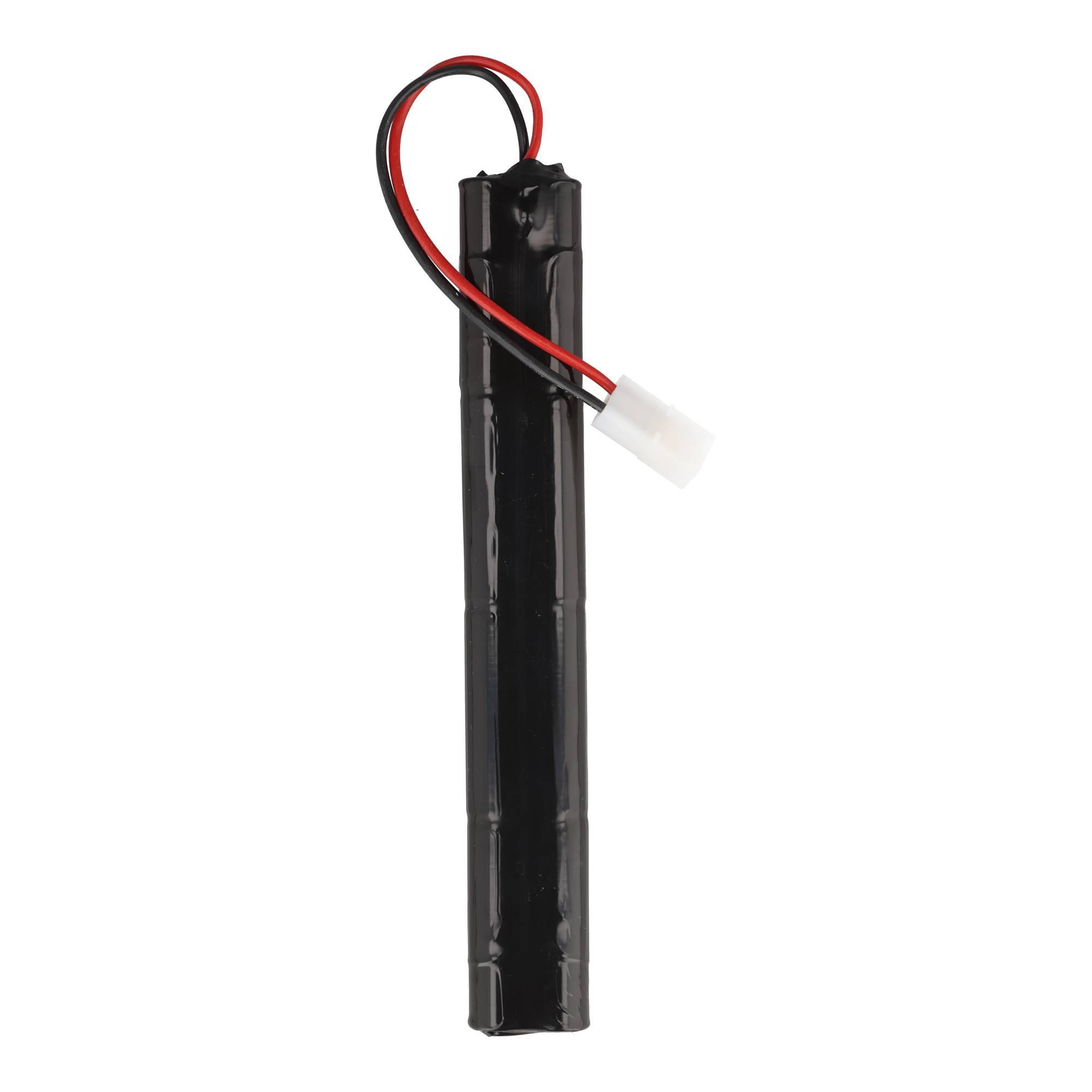 Schwarzes zylindrisches Batteriepaket mit roten und schwarzen Drähten, die in einem weißen Stecker enden.