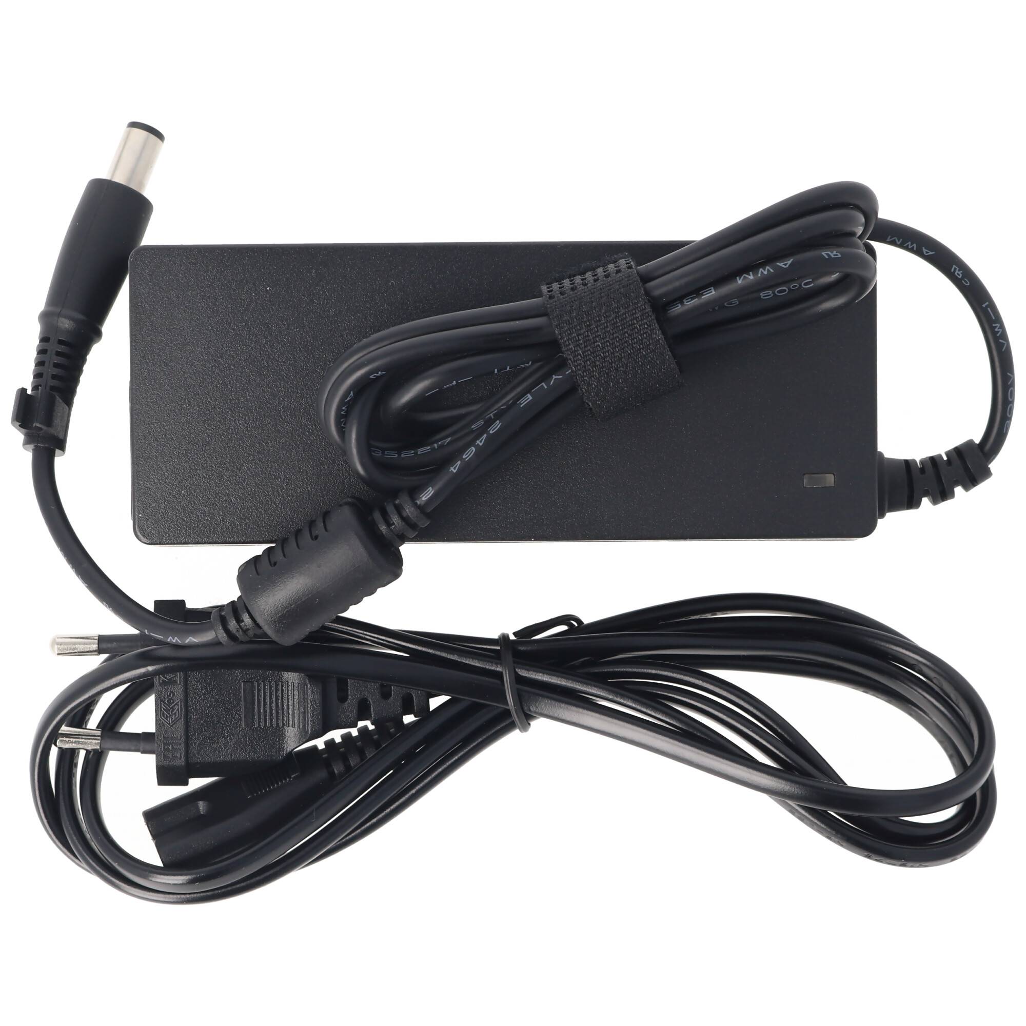 Schwarzer Laptop-Stromadapter mit angeschlossenem Kabel und Stecker, auf weißem Hintergrund dargestellt.