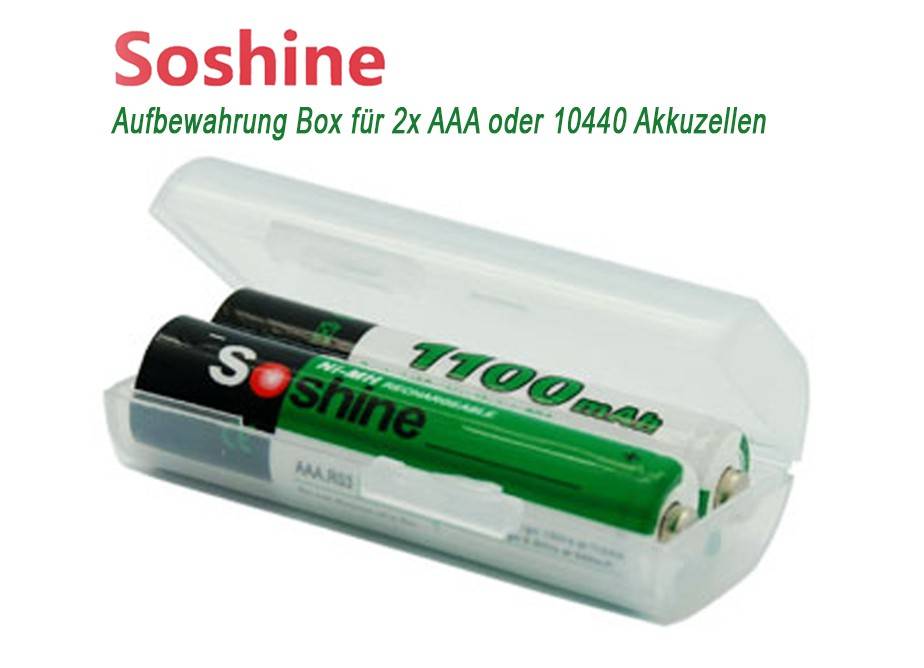 Klare Kunststoff-Batteriebox mit einer grünen Soshine 1100-mAh-AAA-Batterie darin; Text besagt „Aufbewahrung Box für 2x AAA oder 10440 Akkuzellen