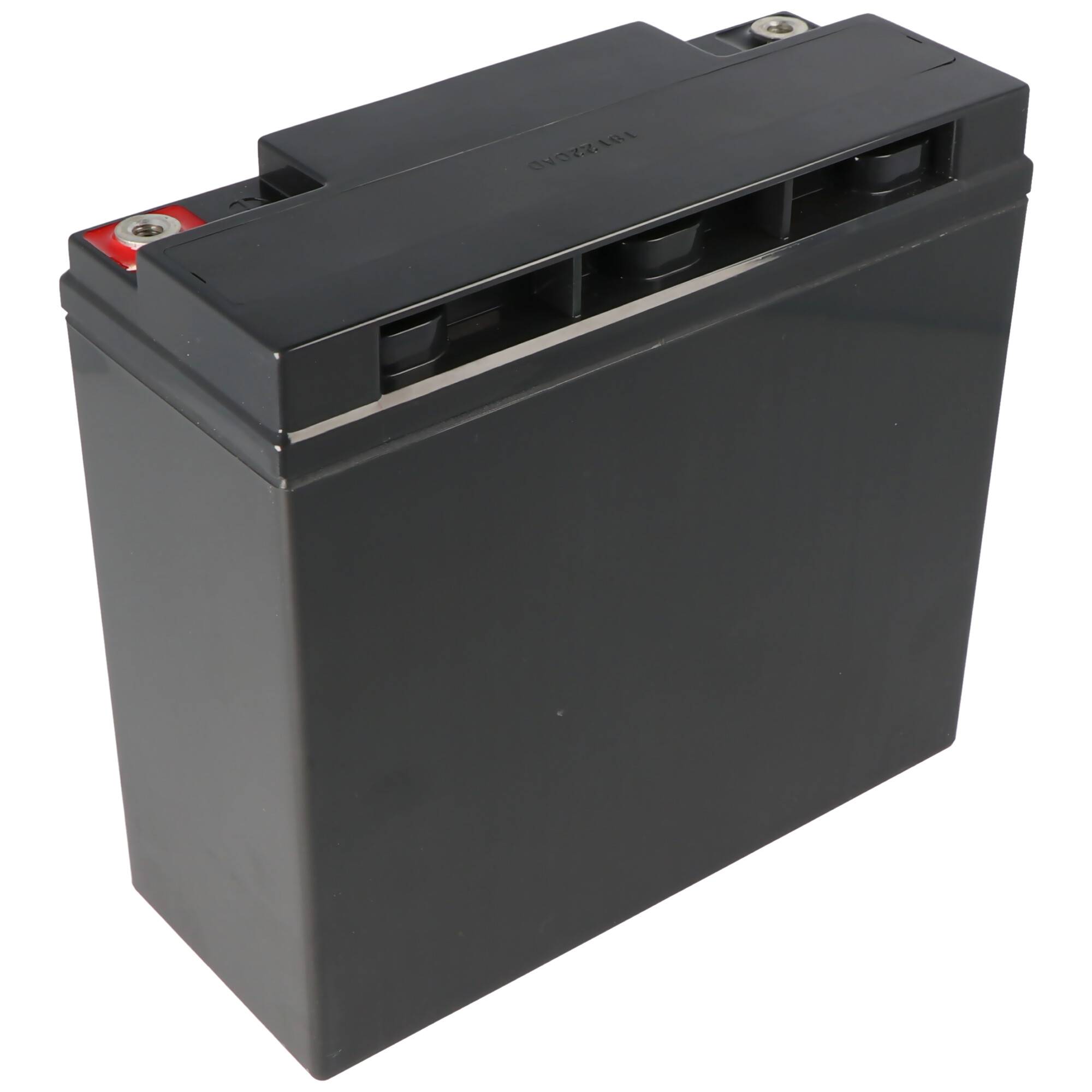 Schwarze rechteckige wiederaufladbare Batterie mit Oberflächenklemmen auf weißem Hintergrund.