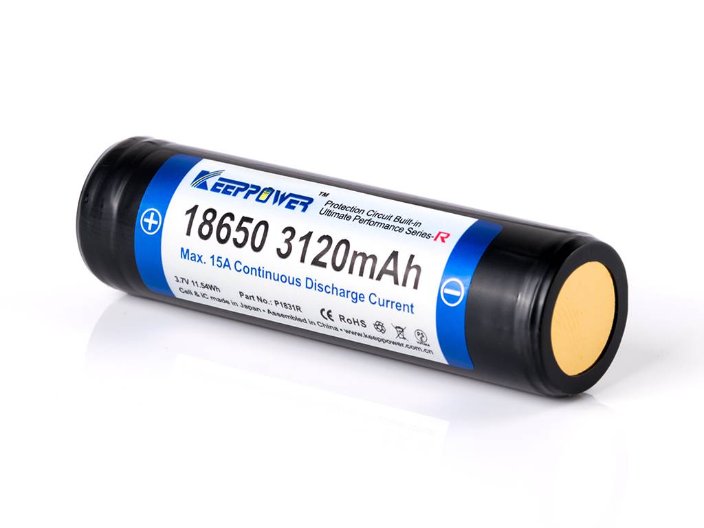 Schwarze 18650 wiederaufladbare Lithium-Ionen-Batterie mit der Bezeichnung „3120mAh" und „Max. 15A Dauerstromentladung"" auf weißem Hintergrund.