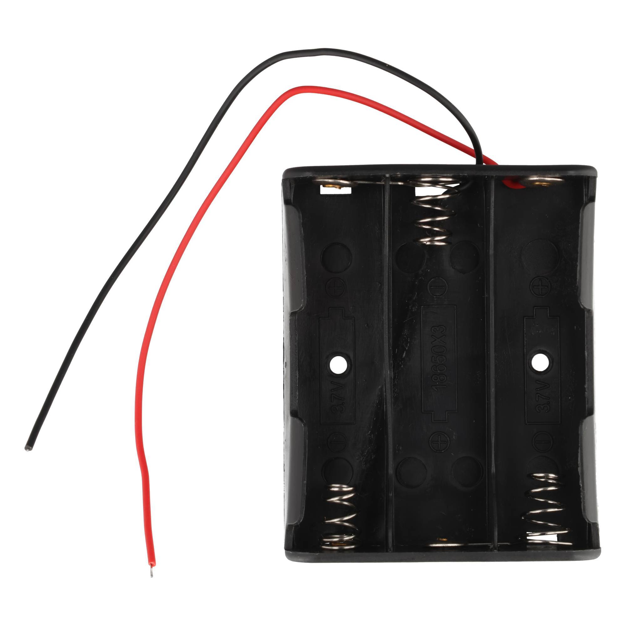Schwarzer Kunststoff-Batteriebehälter für drei Zellen mit angebrachten roten und schwarzen Drähten auf weißem Hintergrund.