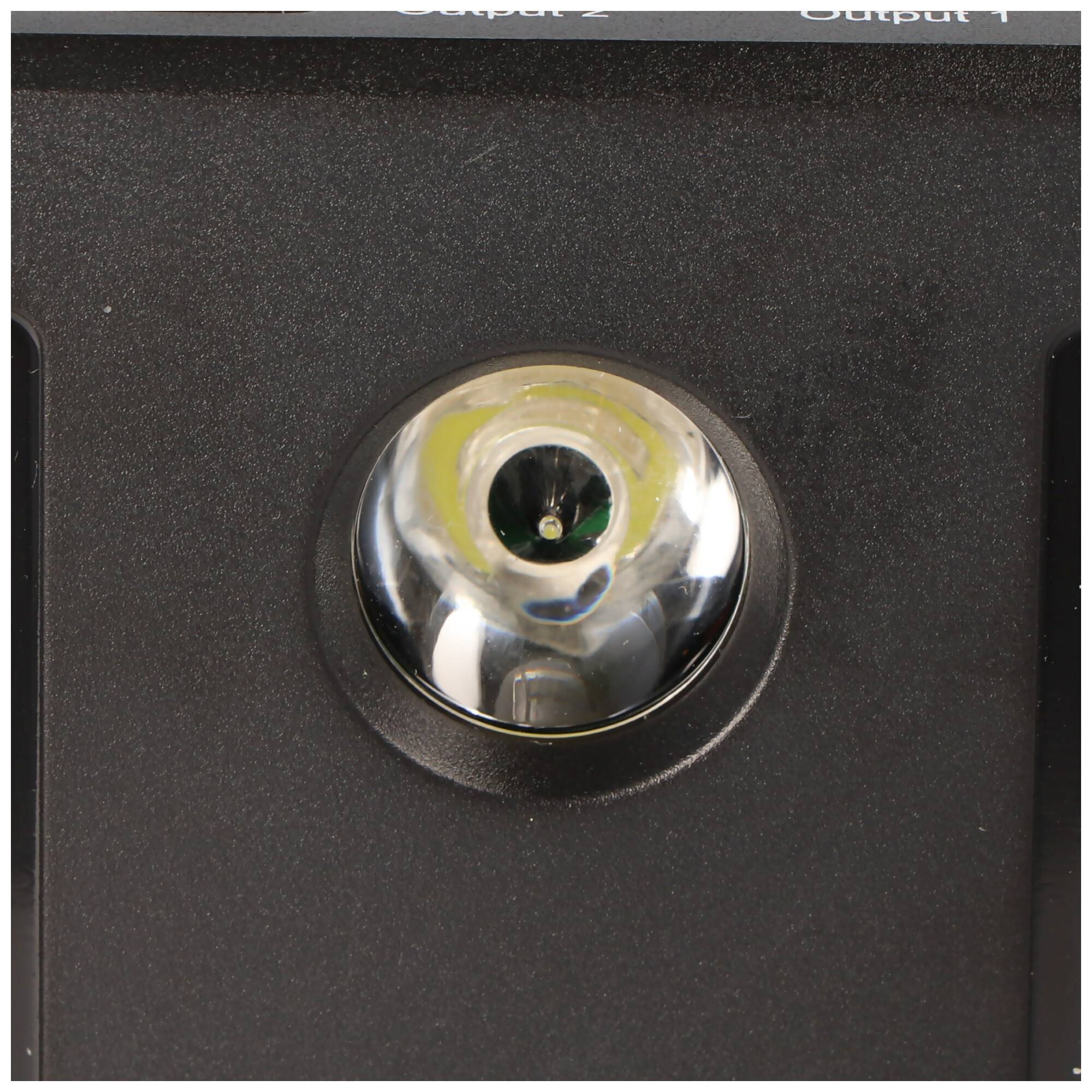 Jumpstarter, der kompakte KFZ-Starthilfe-Powerakku mit Powerbank- und LED-Taschenlampenfunktion