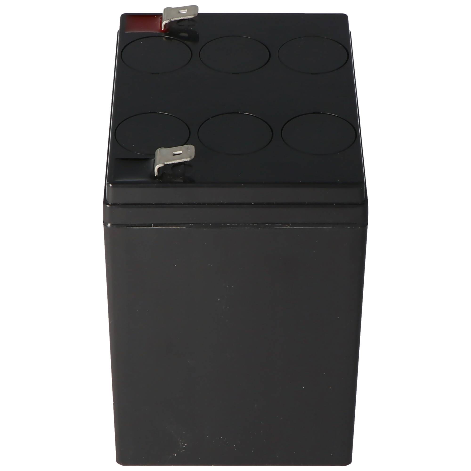 Schwarze versiegelte Blei-Säure-Batterie mit zwei oberen Anschlüssen und sechs kreisförmigen Lüftungskappen auf weißem Hintergrund.