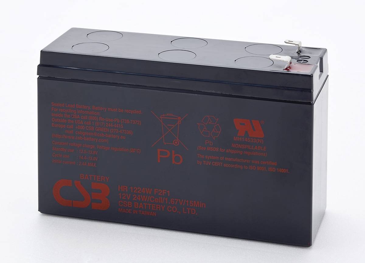 Schwarze rechteckige wiederaufladbare Batterie mit roter Beschriftung und Anschlüssen oben, gezeigt auf weißem Hintergrund.
