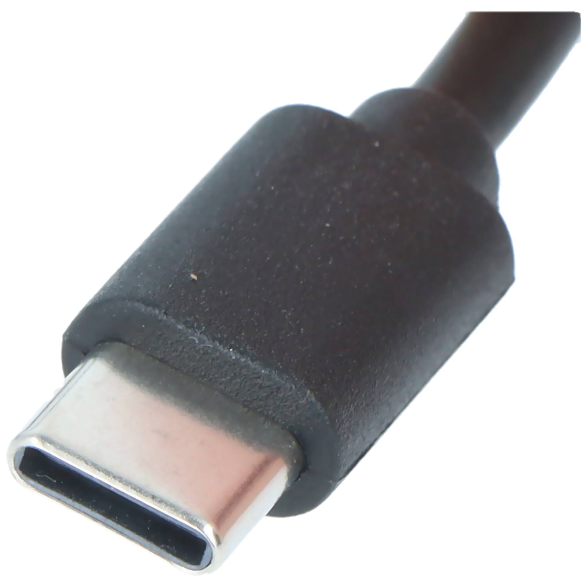 Nahaufnahme eines USB-C-Steckerkonnektors mit angekabeltem schwarzem Kabel auf weißem Hintergrund.