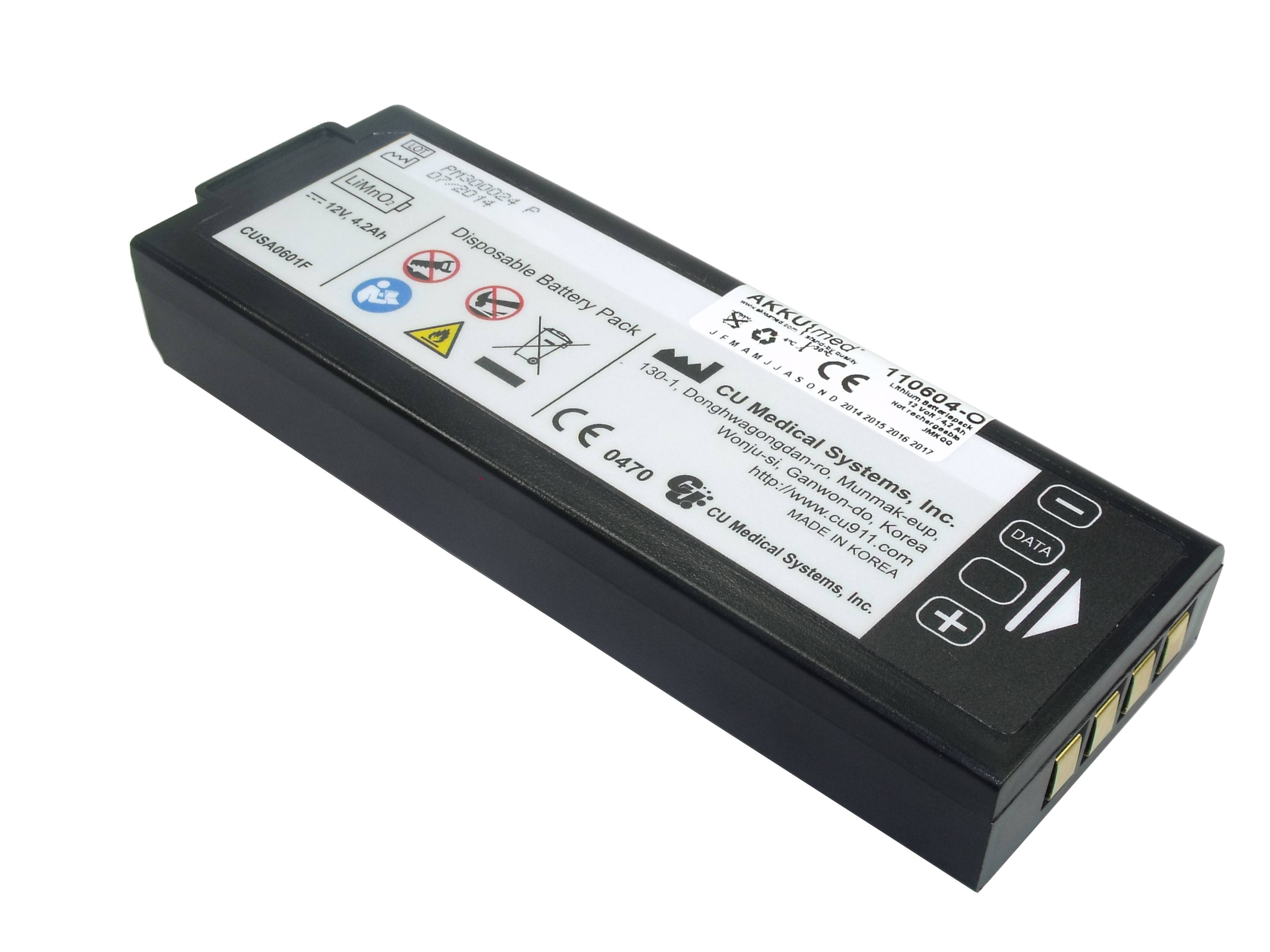 Schwarzes wiederaufladbares Batteriepaket mit gekennzeichneten Sicherheitssymbolen und elektrischen Kontakten an einem Ende, dargestellt auf weißem Hintergrund.
