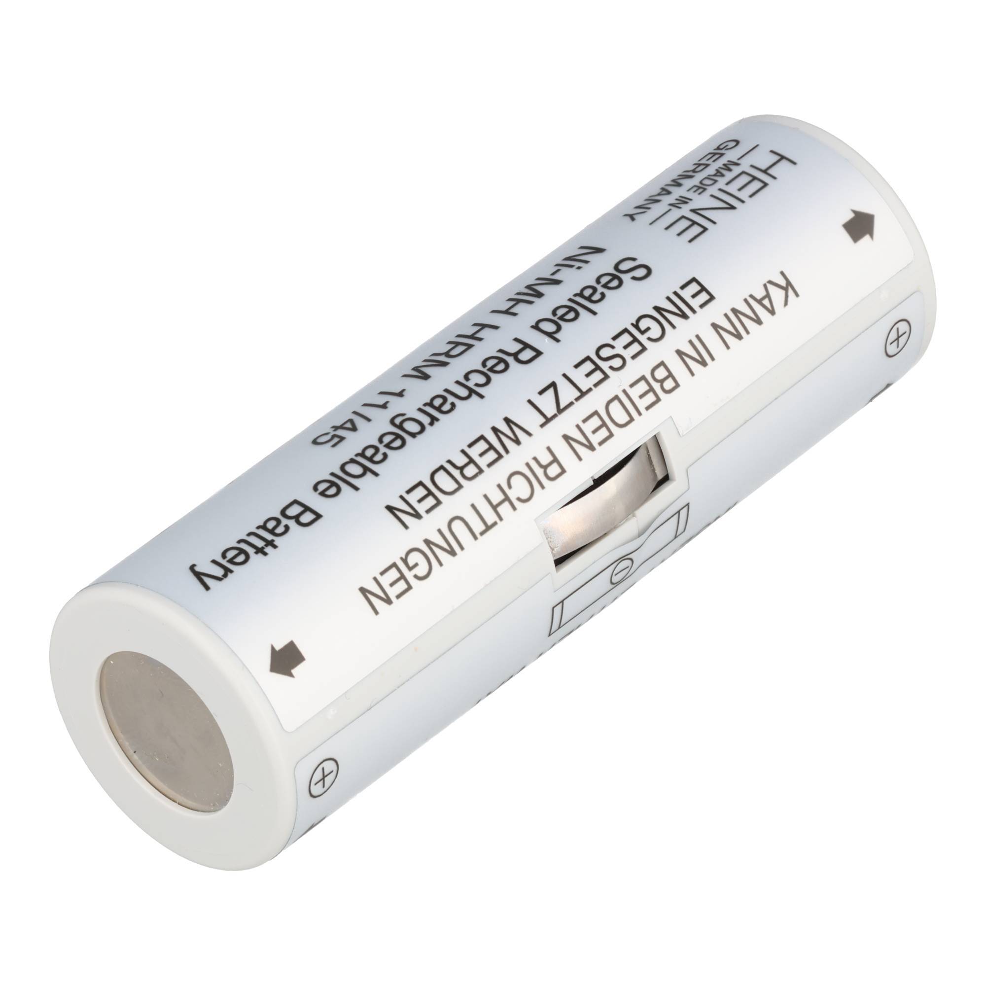 Weiße zylindrische wiederaufladbare Batterie mit gedruckten Recyclinganweisungen und Pfeilsymbolen auf der Seite.